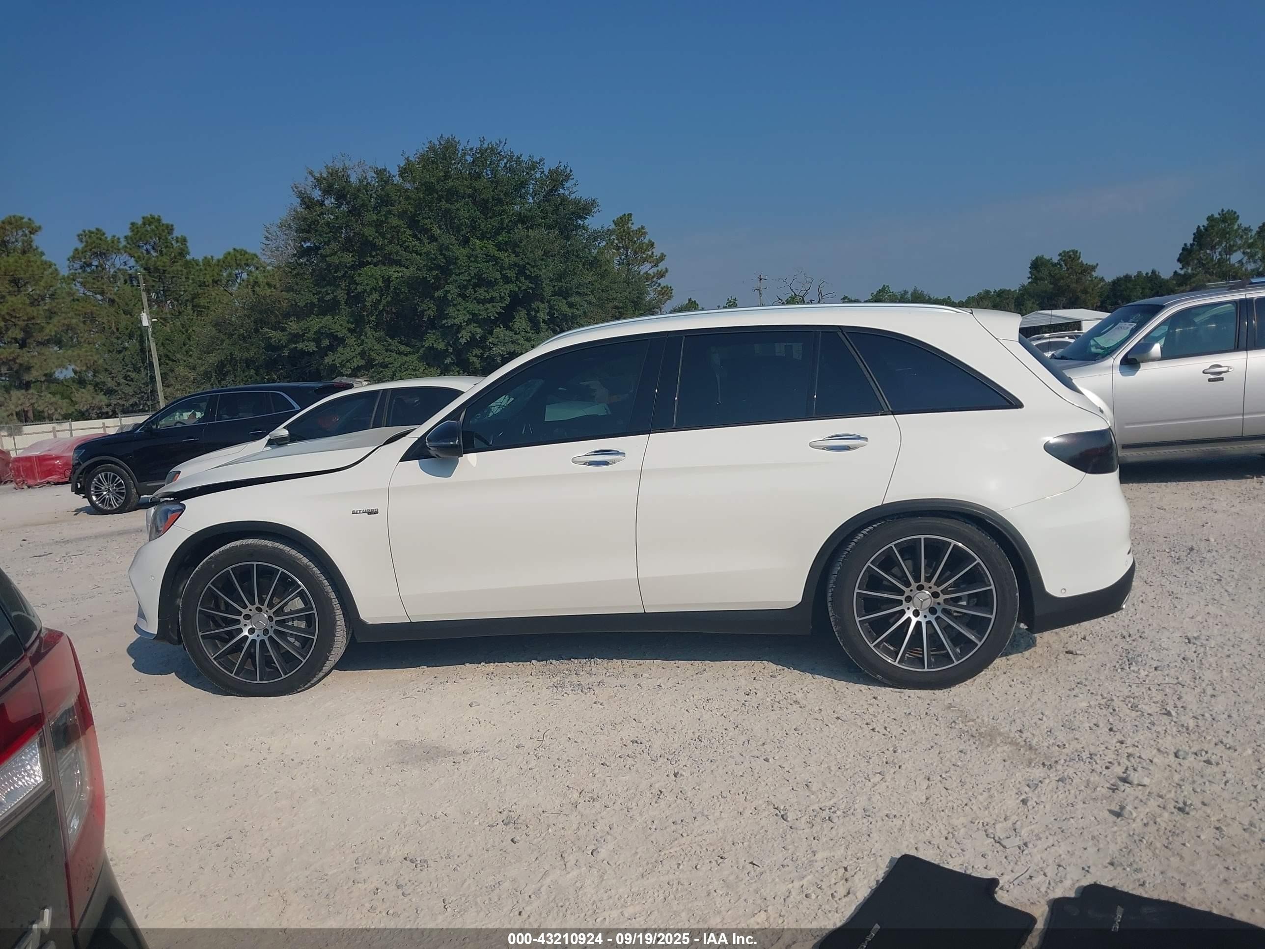 2017 Mercedes-benz Amg Glc 43 4matic White vin: WDC0G6EBXHF194614