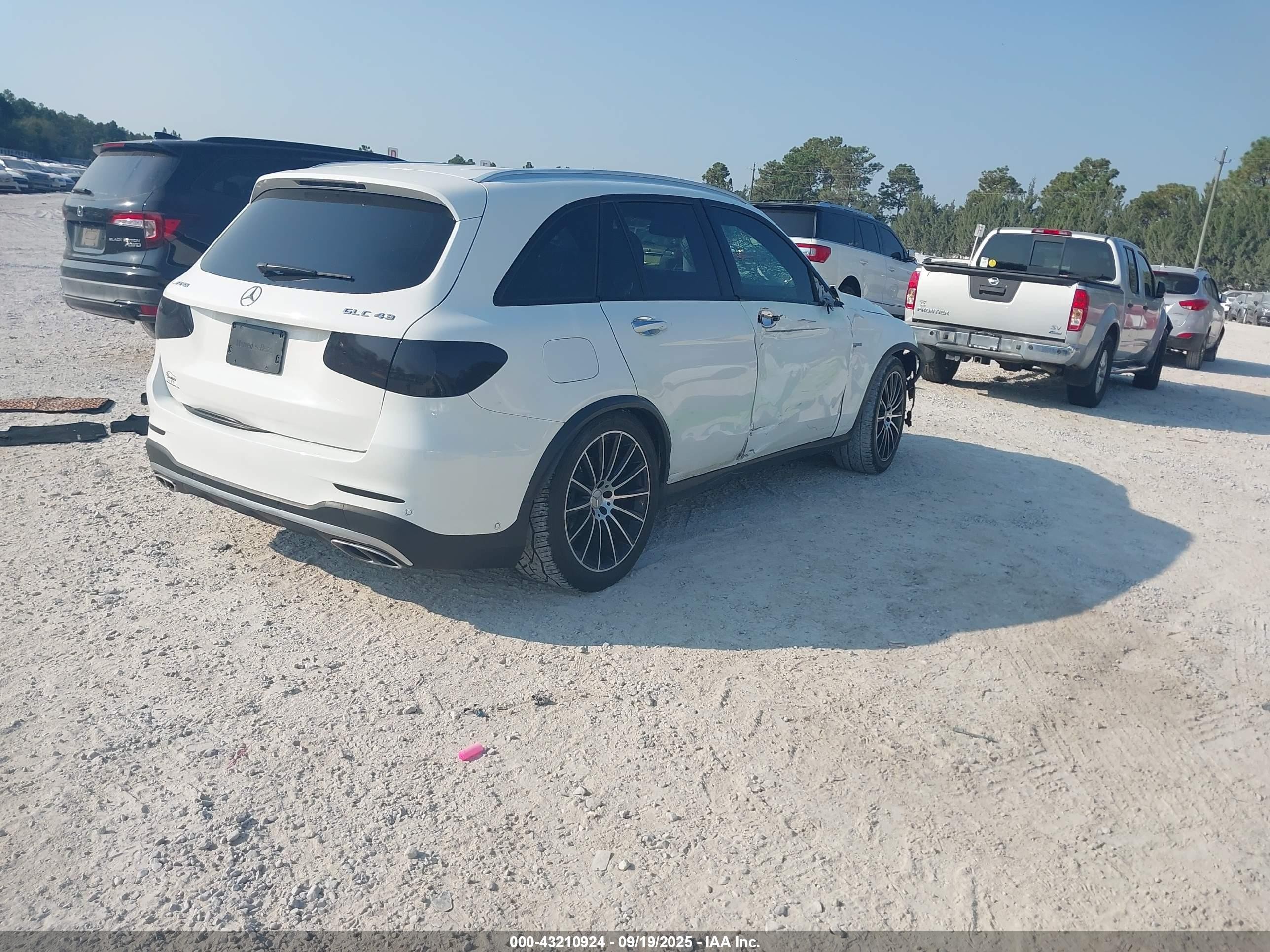 2017 Mercedes-benz Amg Glc 43 4matic White vin: WDC0G6EBXHF194614