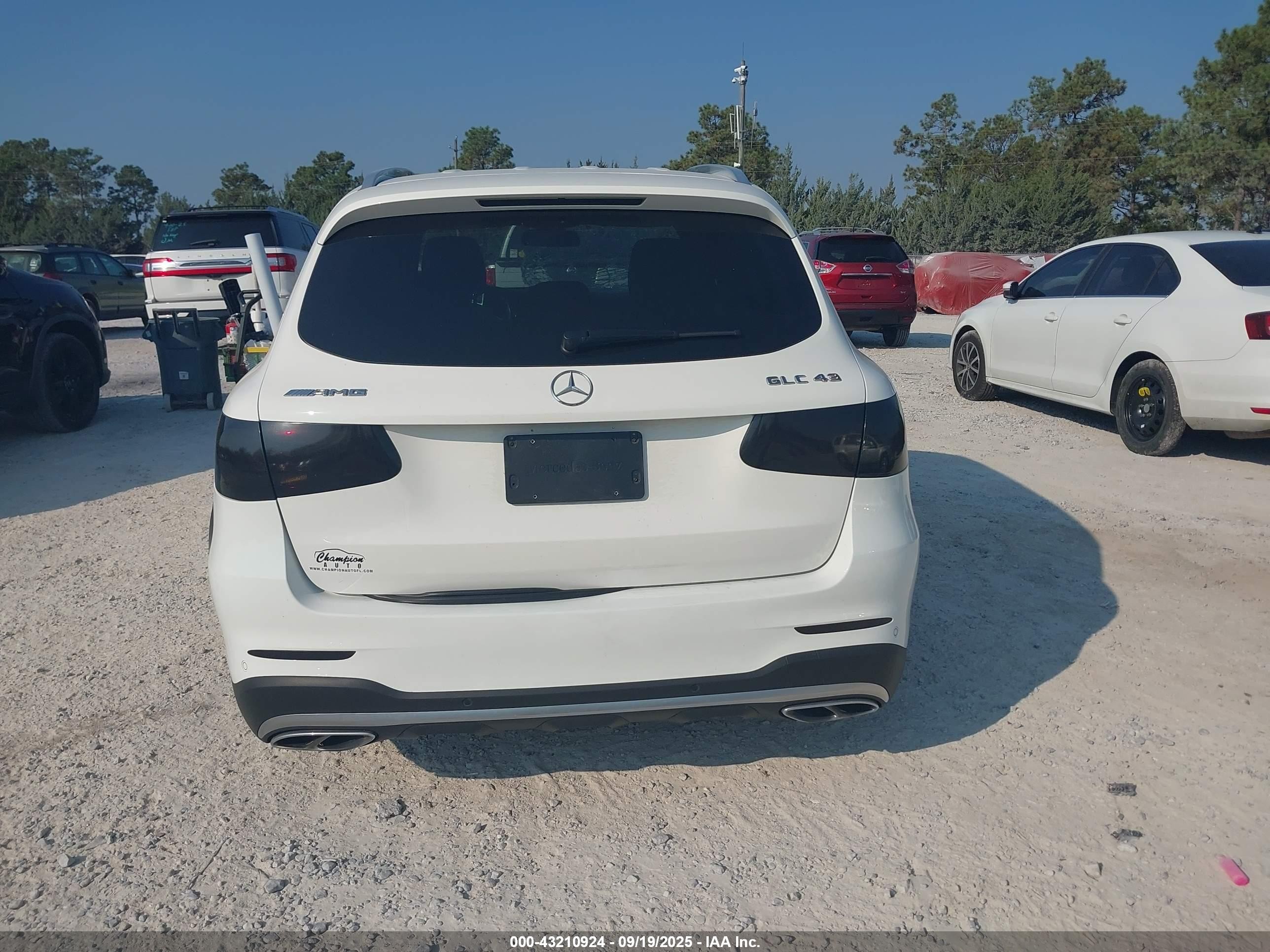 2017 Mercedes-benz Amg Glc 43 4matic White vin: WDC0G6EBXHF194614