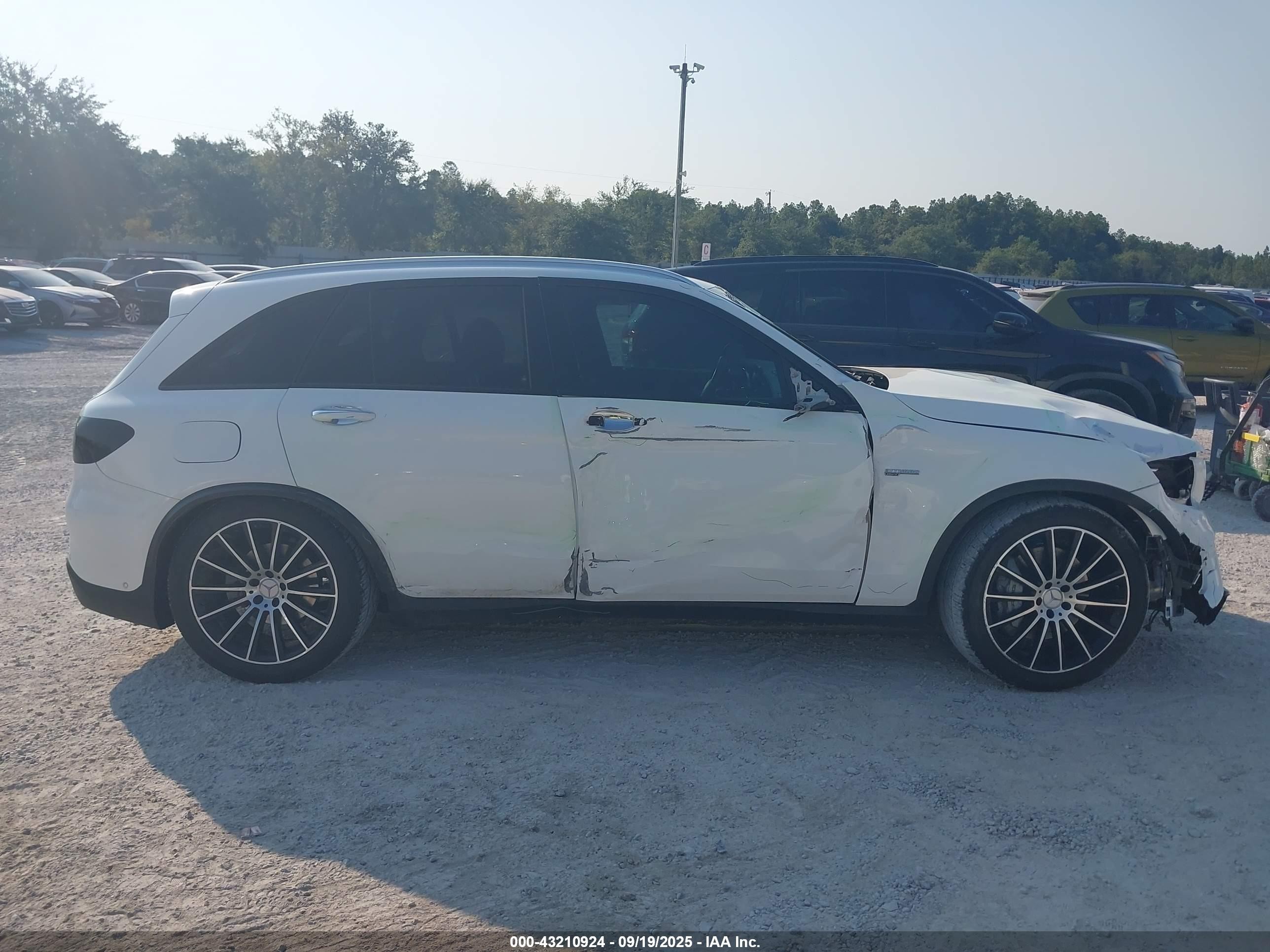 2017 Mercedes-benz Amg Glc 43 4matic White vin: WDC0G6EBXHF194614