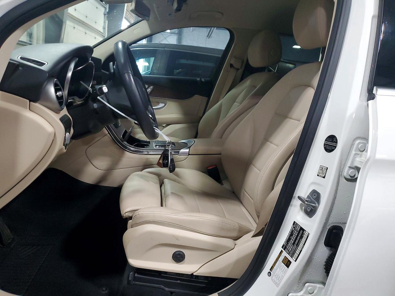 2020 Mercedes-benz Glc 300 White vin: WDC0G8DB8LF692686