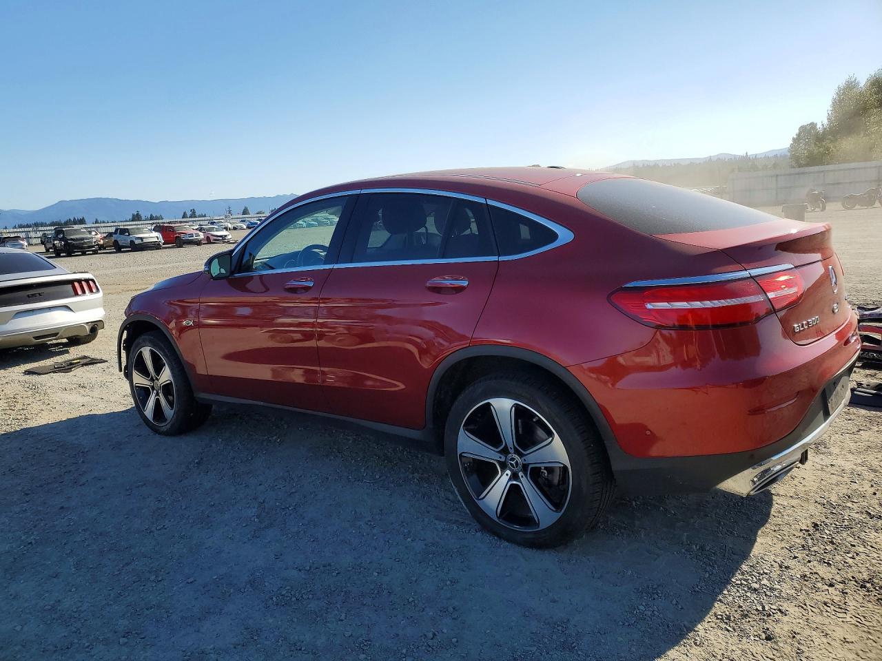 2018 Mercedes-benz Glc Coupe 300 4matic Red vin: WDC0J4KB4JF301897