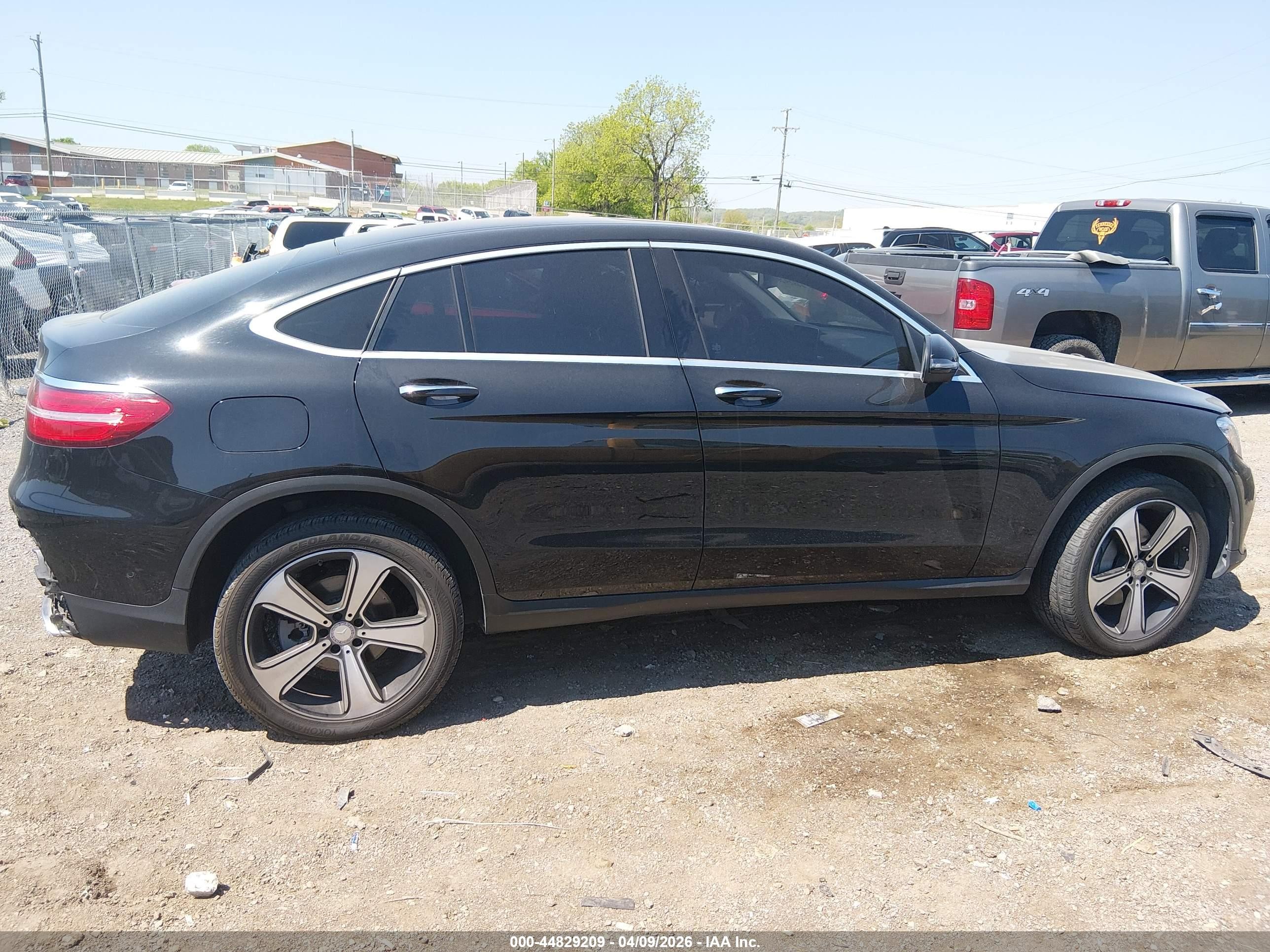 2017 Mercedes-benz Glc 300 Coupe 4matic Черный vin: WDC0J4KB7HF191745