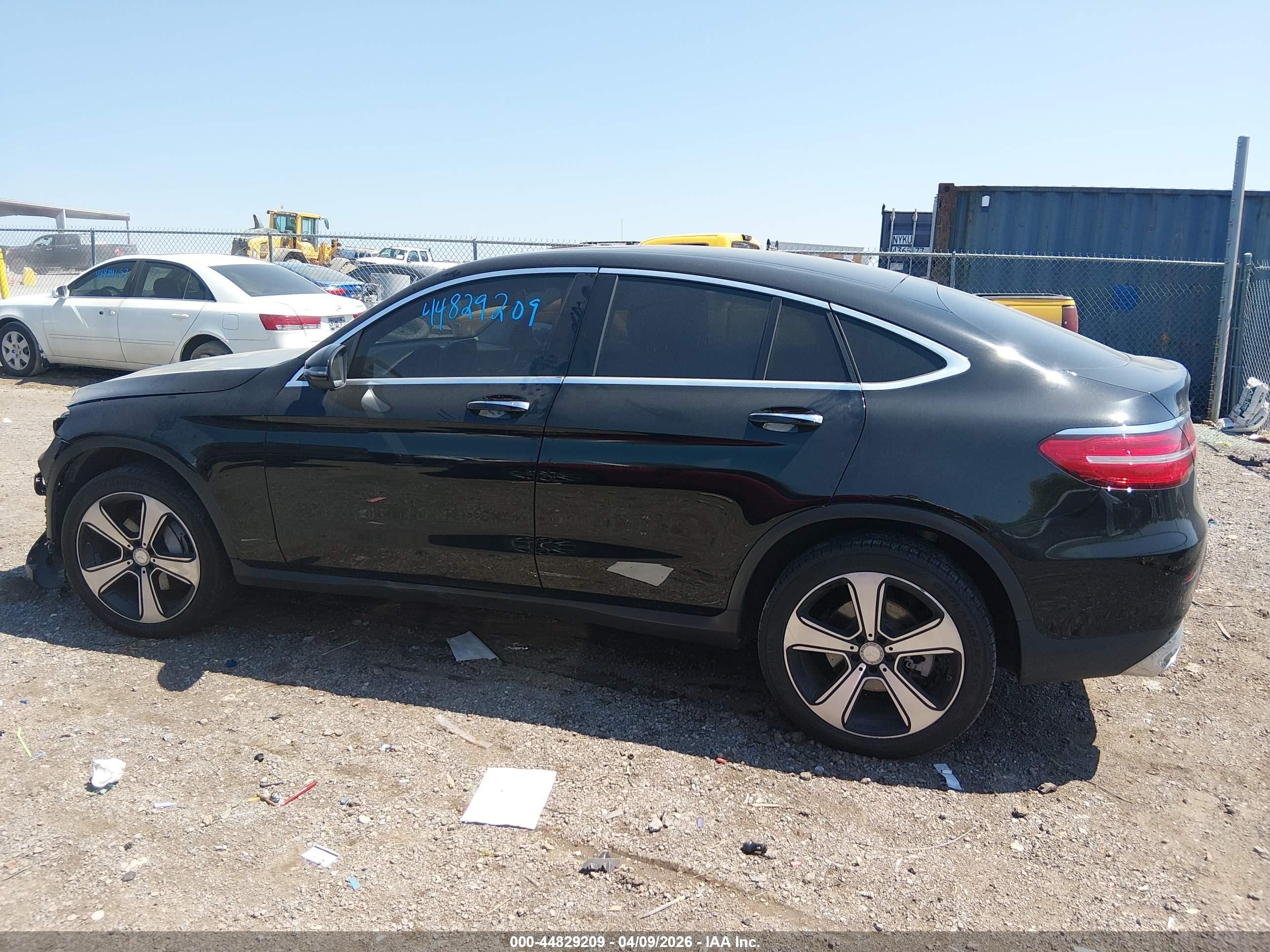 2017 Mercedes-benz Glc 300 Coupe 4matic Черный vin: WDC0J4KB7HF191745