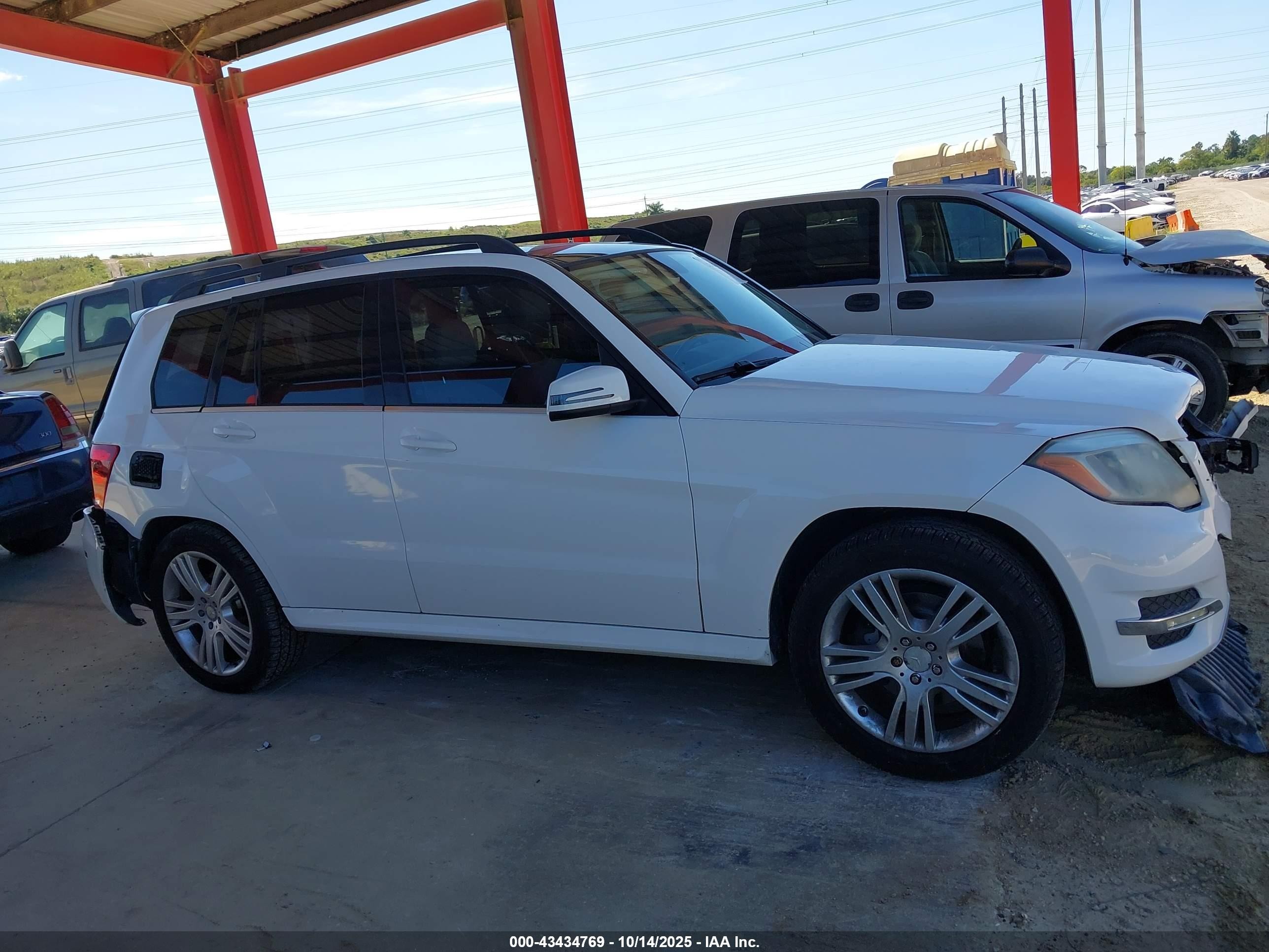 2015 Mercedes-benz Glk 250 Bluetec 4matic White vin: WDCGG0EB1FG423152