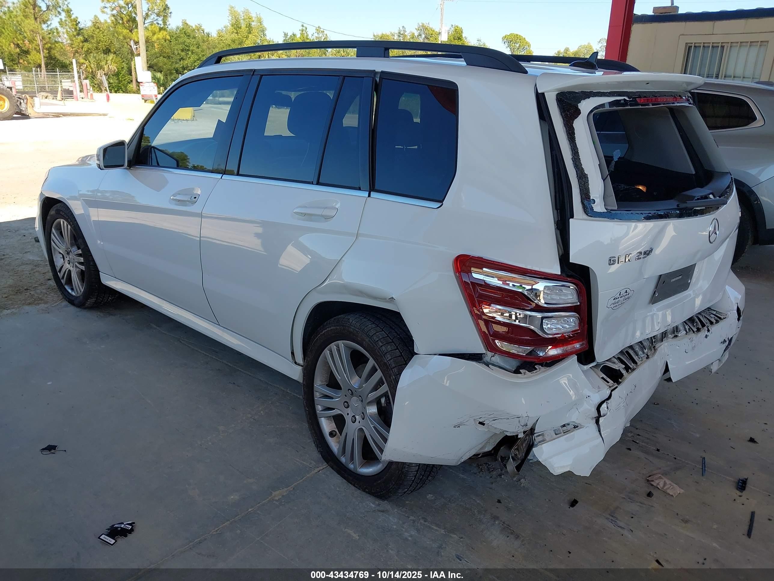 2015 Mercedes-benz Glk 250 Bluetec 4matic White vin: WDCGG0EB1FG423152