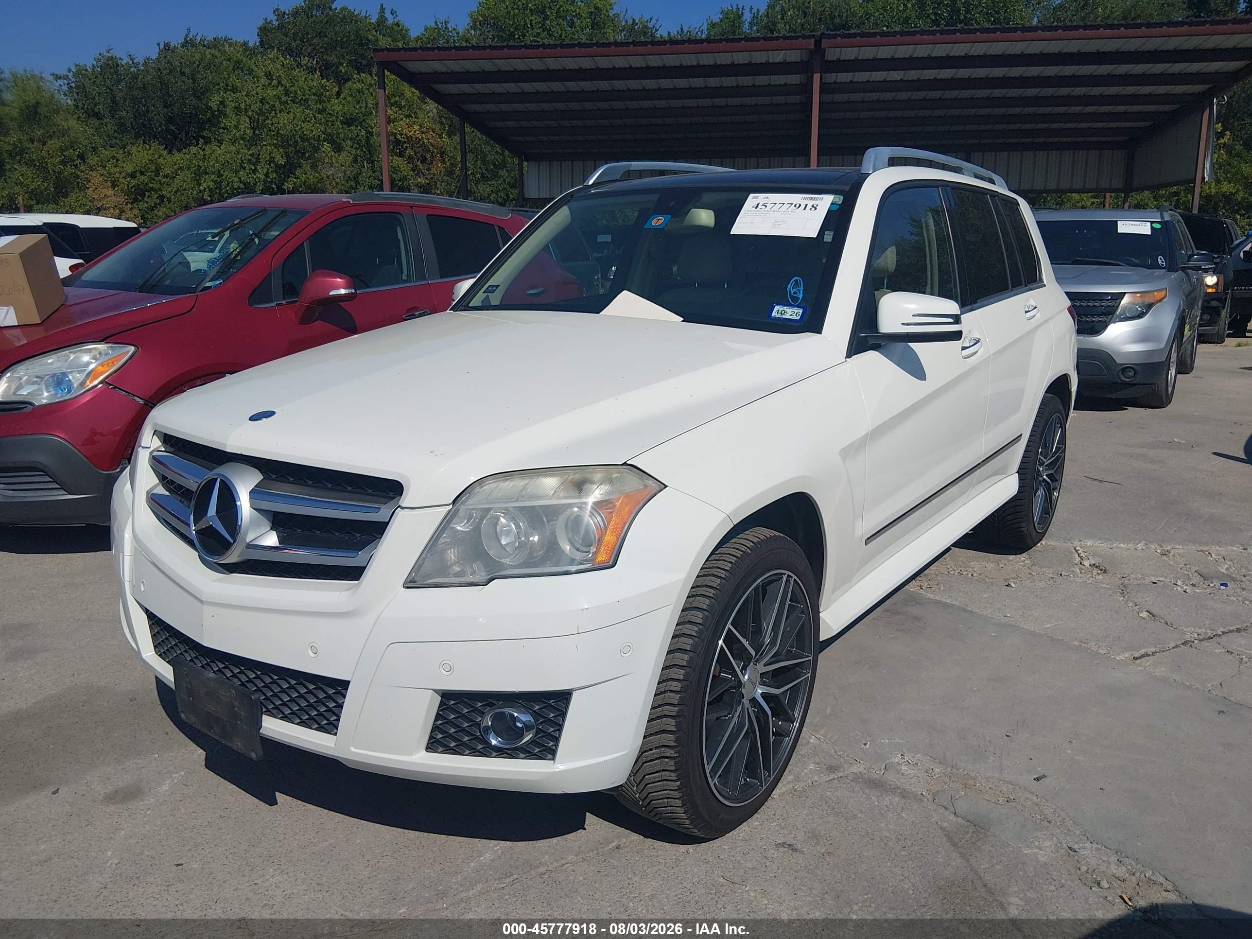 2010 Mercedes-benz Glk 350   White vin: WDCGG5GB0AF415228