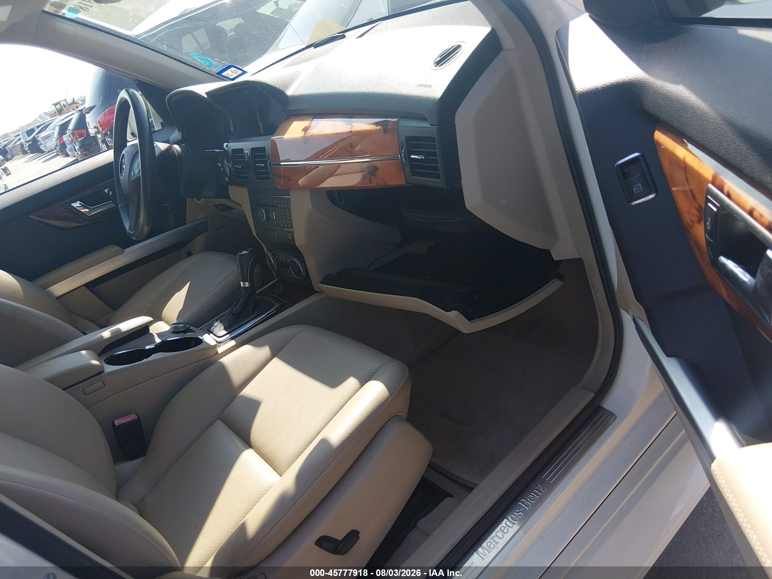 2010 Mercedes-benz Glk 350   White vin: WDCGG5GB0AF415228