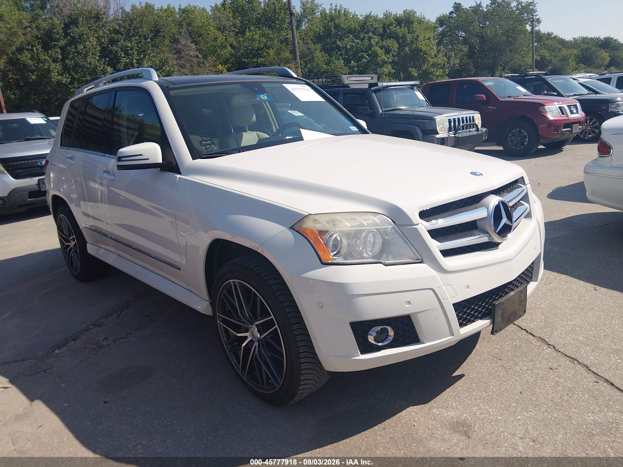 2010 Mercedes-benz Glk 350   White vin: WDCGG5GB0AF415228