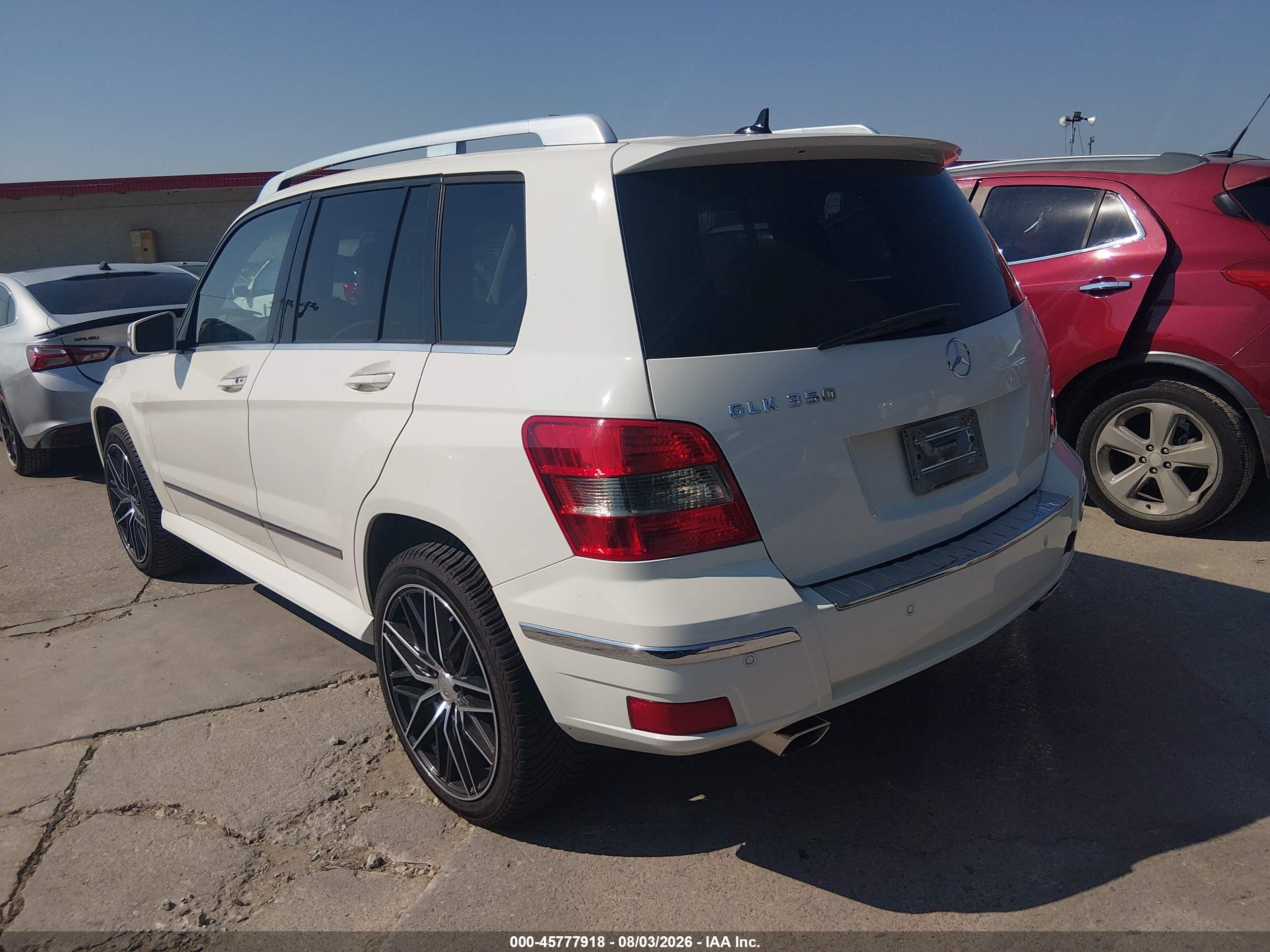 2010 Mercedes-benz Glk 350   White vin: WDCGG5GB0AF415228