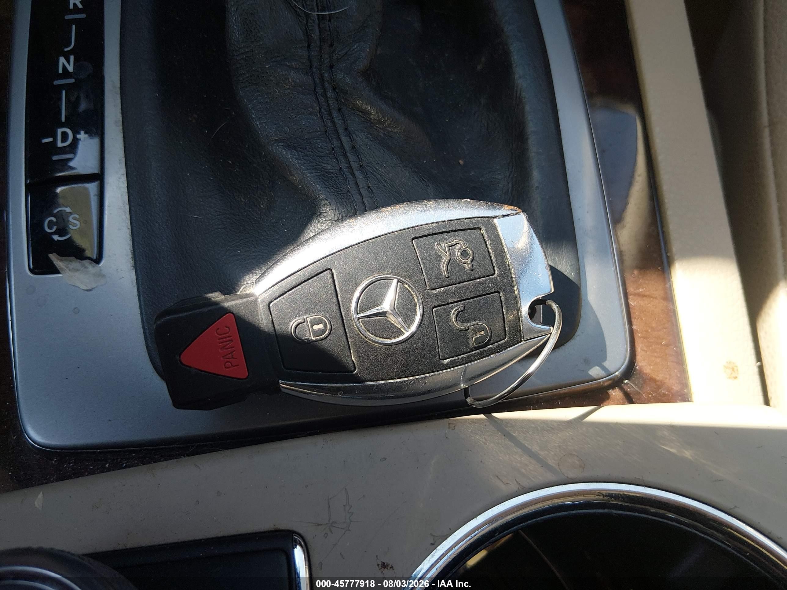 2010 Mercedes-benz Glk 350   White vin: WDCGG5GB0AF415228