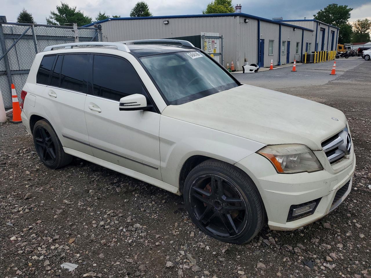 2011 Mercedes-benz Glk 350 White vin: WDCGG5GB0BF592136