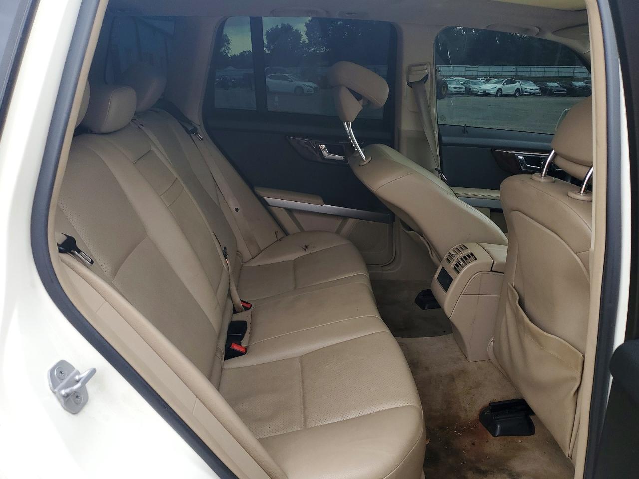 2011 Mercedes-benz Glk 350 White vin: WDCGG5GB0BF592136