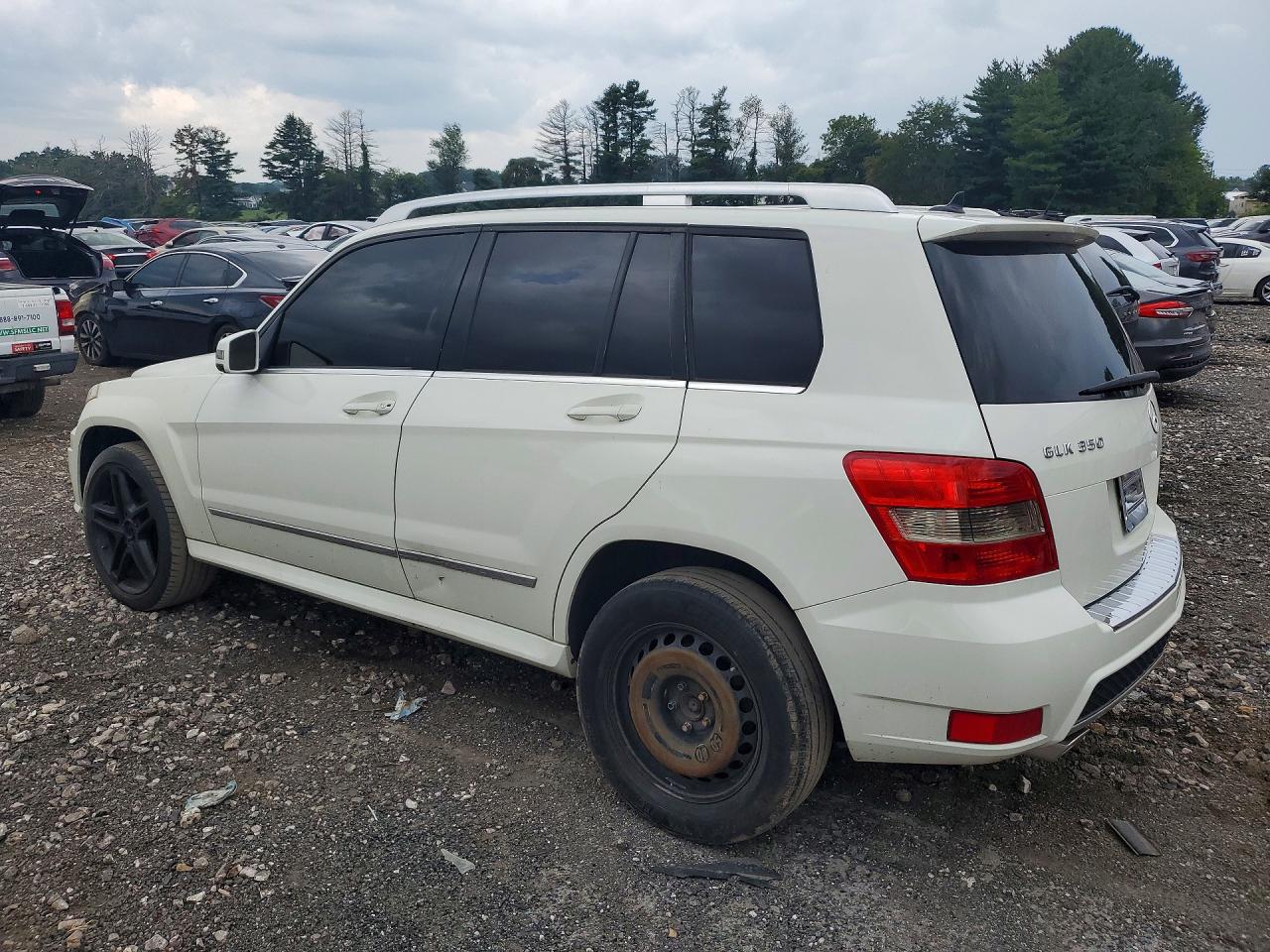 2011 Mercedes-benz Glk 350 White vin: WDCGG5GB0BF592136