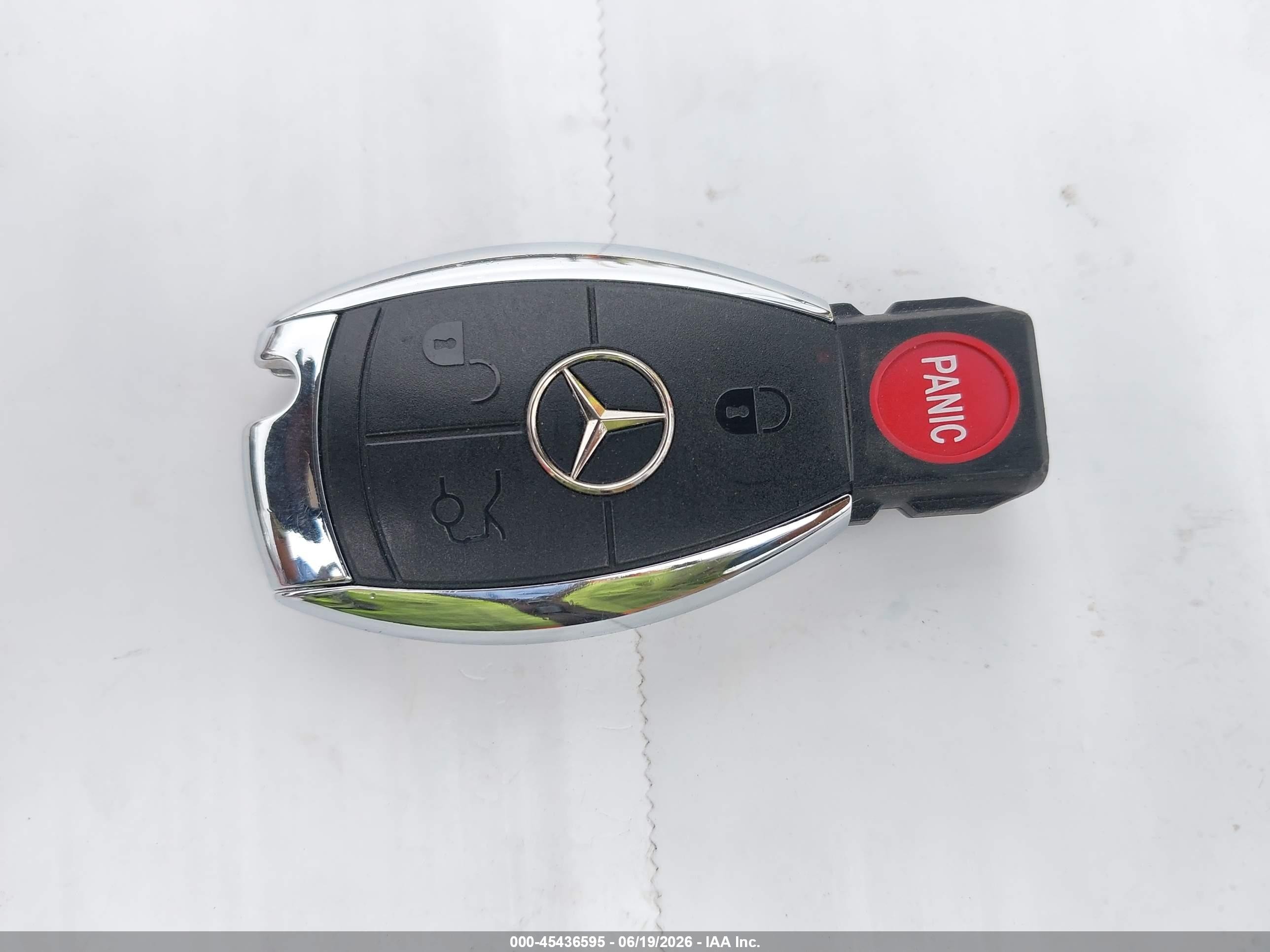 2010 Mercedes-benz Glk 350   White vin: WDCGG5GB1AF338823