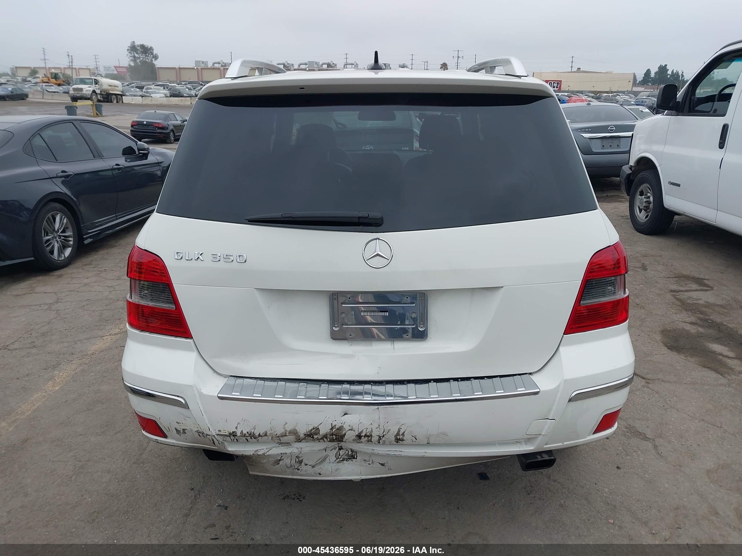 2010 Mercedes-benz Glk 350   White vin: WDCGG5GB1AF338823