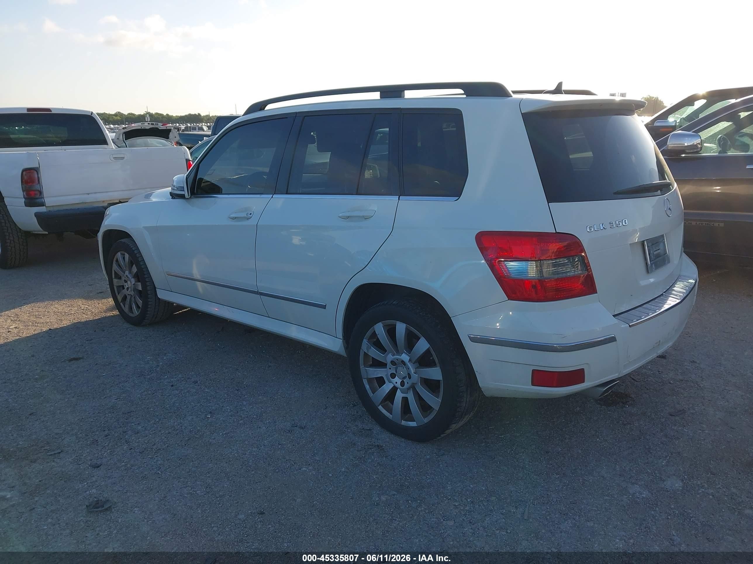 2011 Mercedes-benz Glk 350 White vin: WDCGG5GB1BF656989