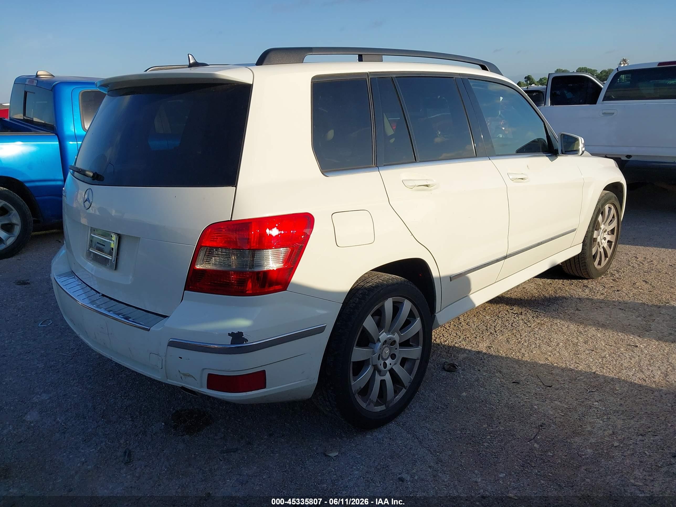 2011 Mercedes-benz Glk 350 White vin: WDCGG5GB1BF656989