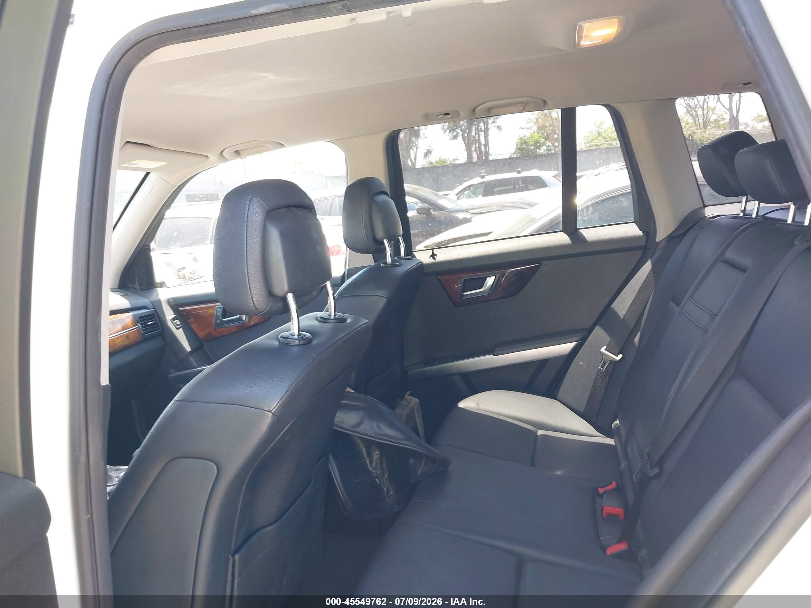 2012 Mercedes-benz Glk 350   White vin: WDCGG5GB1CF833414