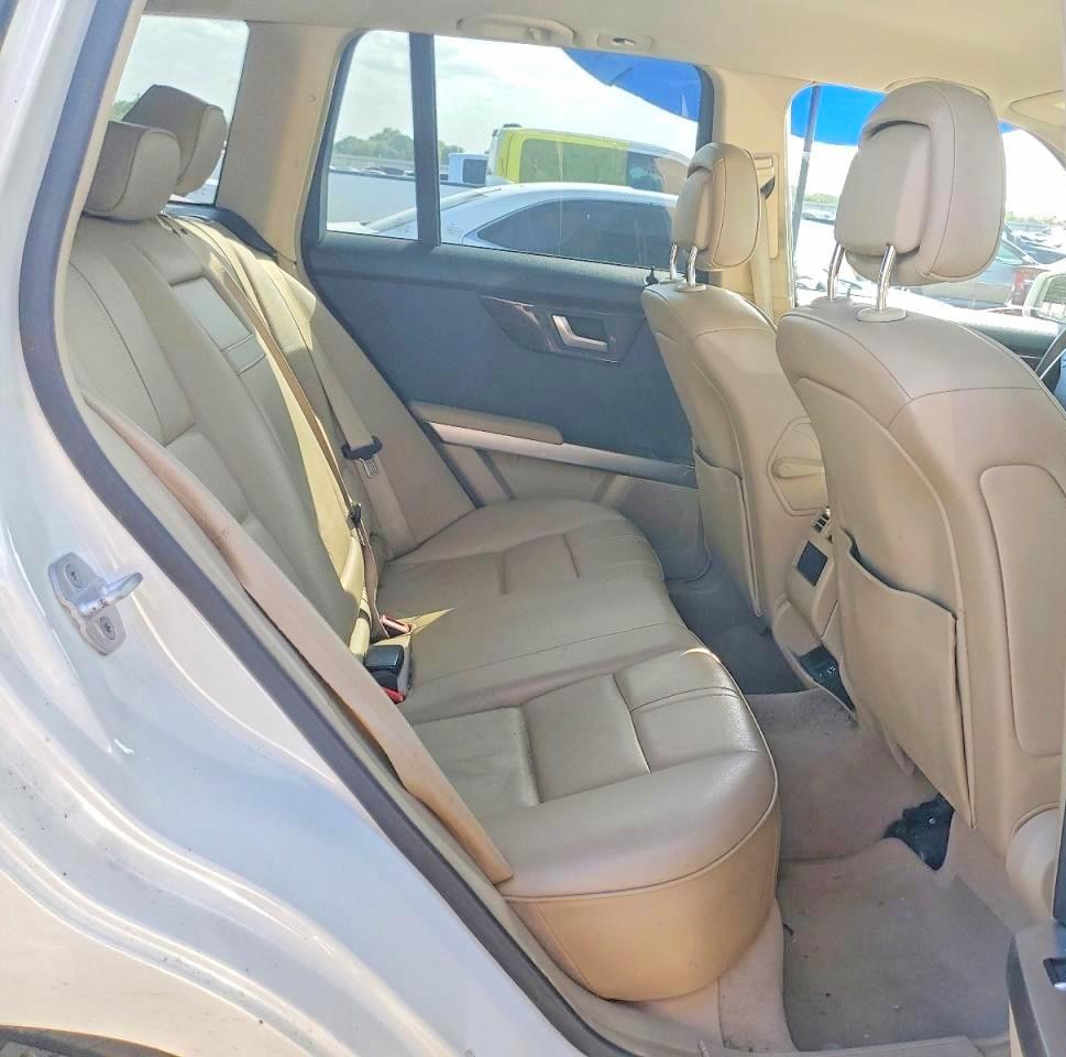 2012 Mercedes-benz Glk 350 White vin: WDCGG5GB1CF849483