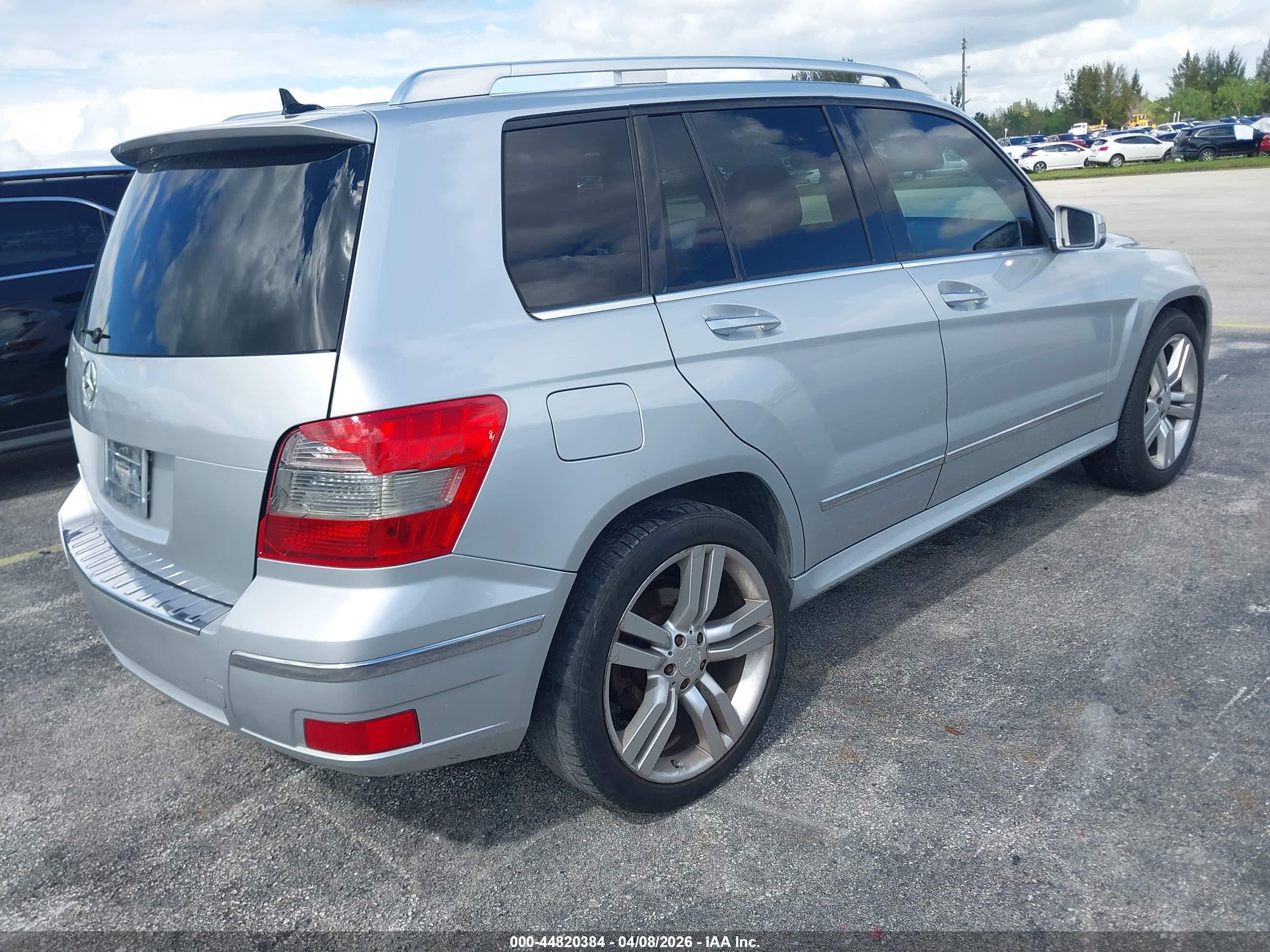 2012 Mercedes-benz Glk 350   Серебряный vin: WDCGG5GB1CF878238