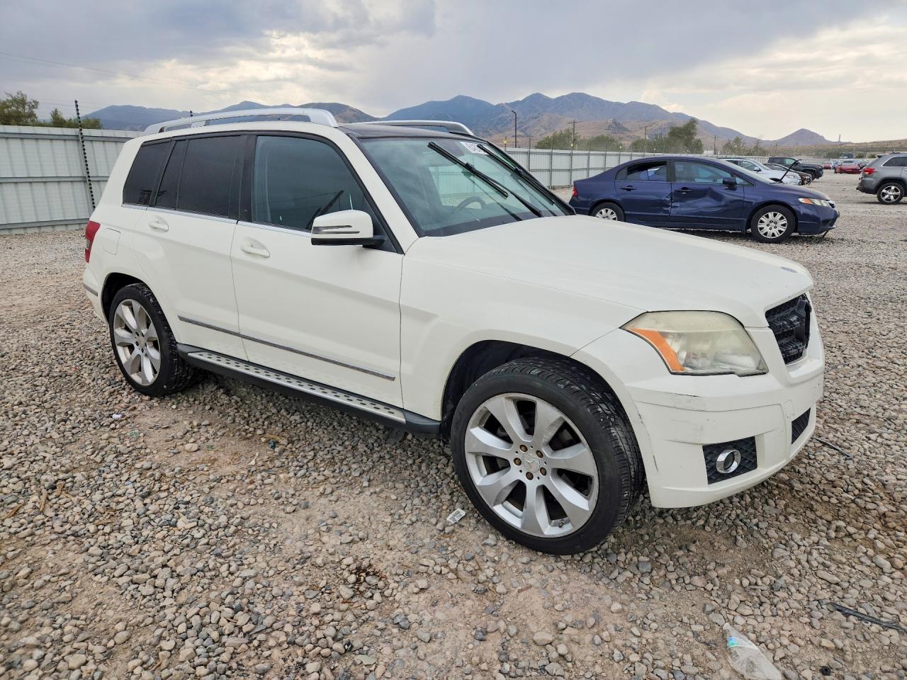 2010 Mercedes-benz Glk 350 White vin: WDCGG5GB2AF337714