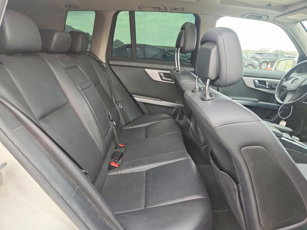 2010 Mercedes-benz Glk 350 White vin: WDCGG5GB2AF337714