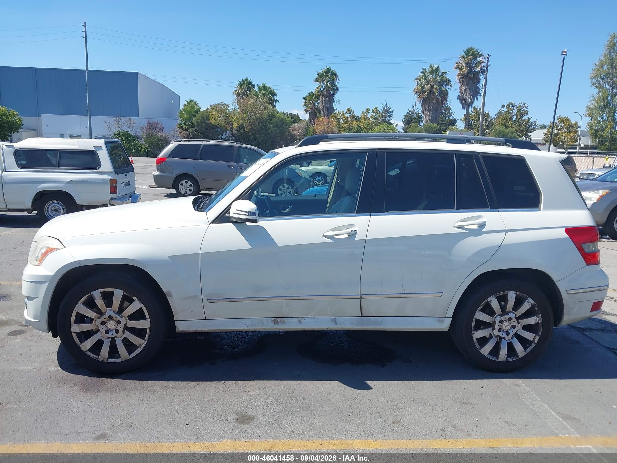 2012 Mercedes-benz Glk 350 White vin: WDCGG5GB3CF772664