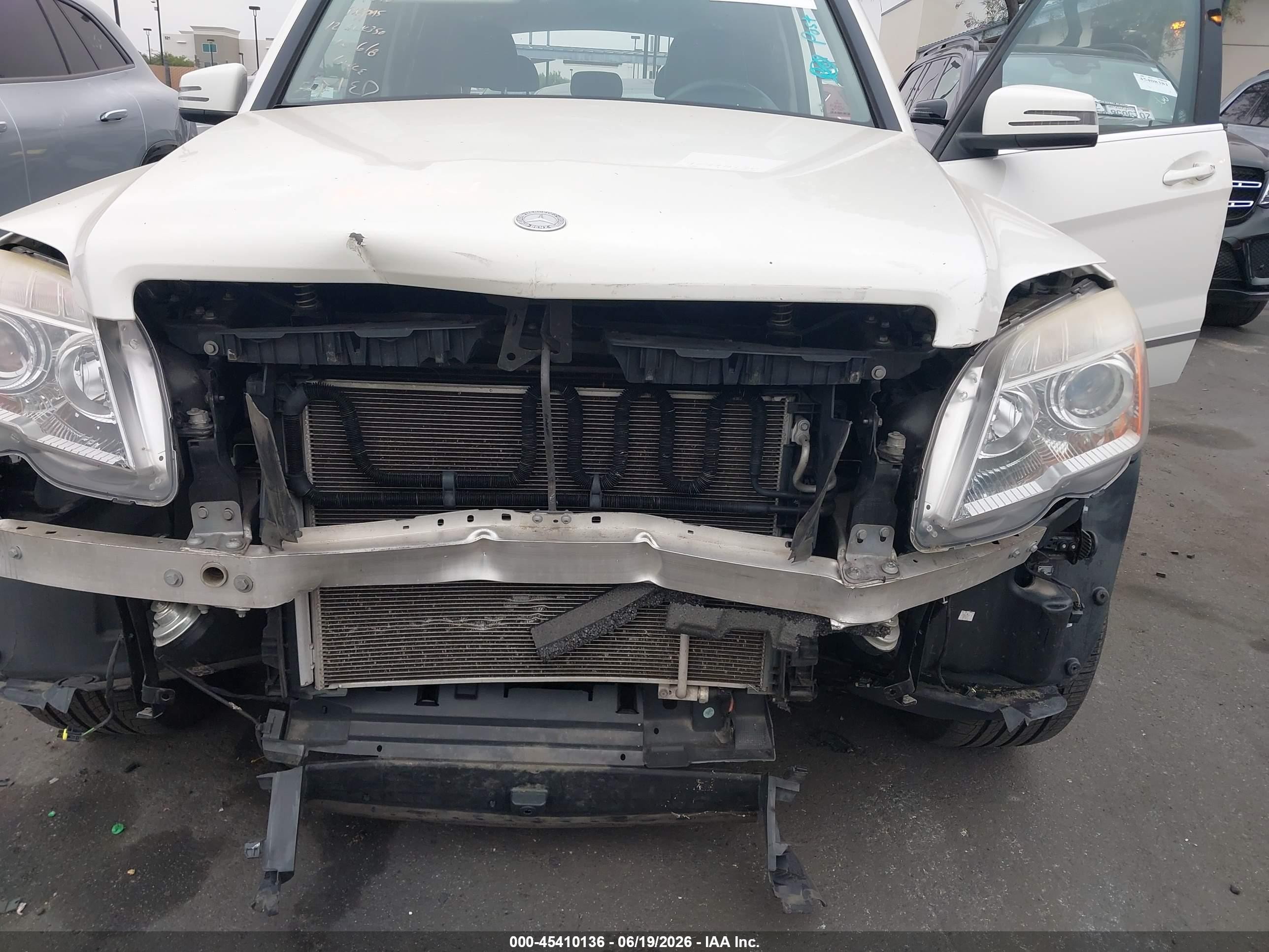 2012 Mercedes-benz Glk 350   White vin: WDCGG5GB3CF790775