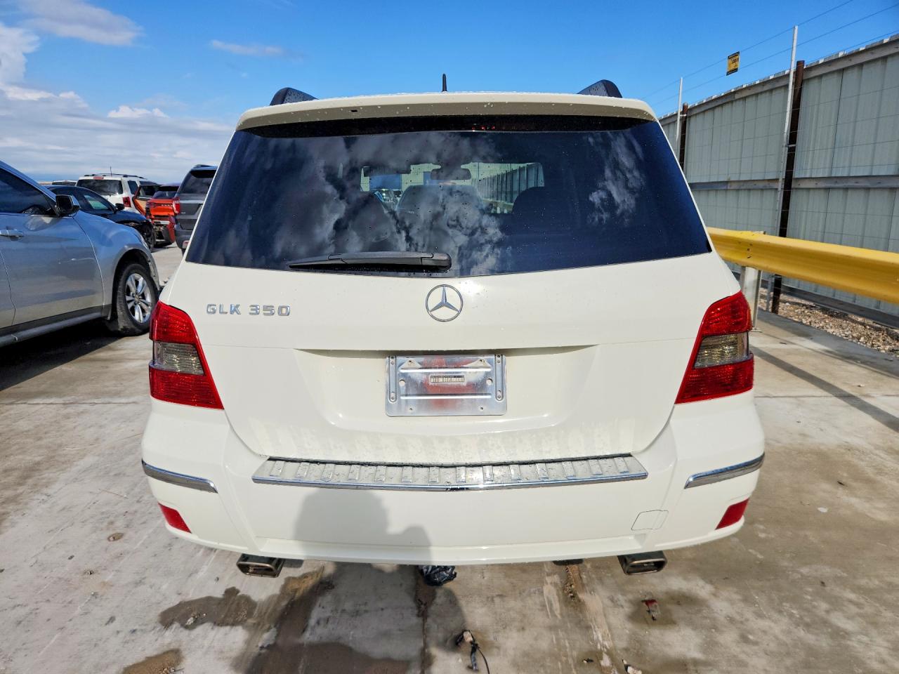 2012 Mercedes-benz Glk 350 White vin: WDCGG5GB3CF907688