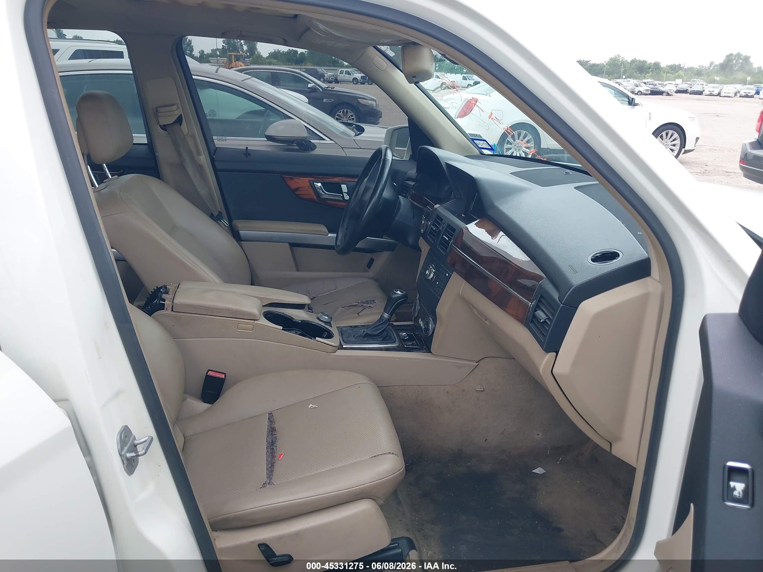 2010 Mercedes-benz Glk 350   White vin: WDCGG5GB4AF422327