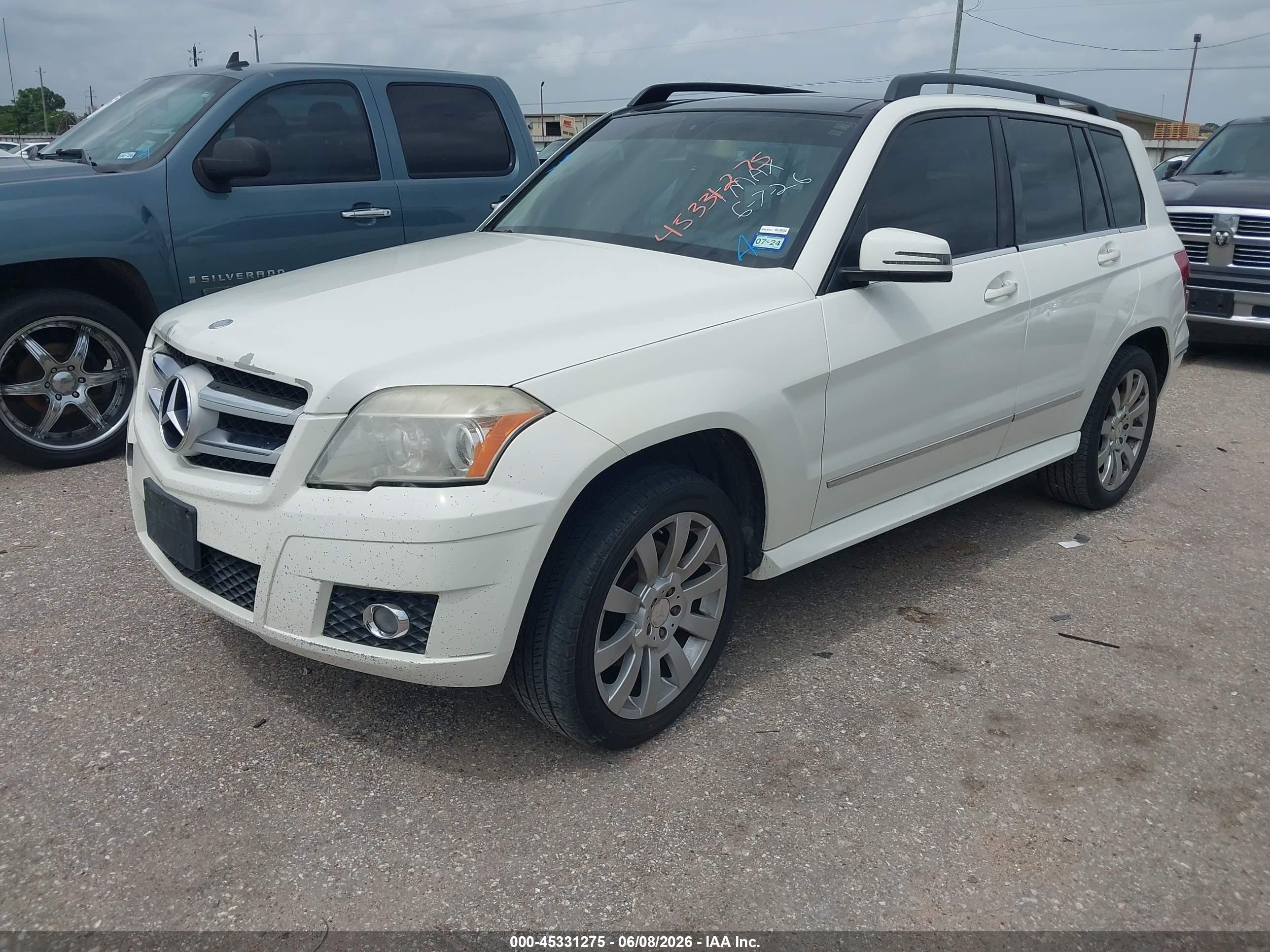 2010 Mercedes-benz Glk 350   White vin: WDCGG5GB4AF422327