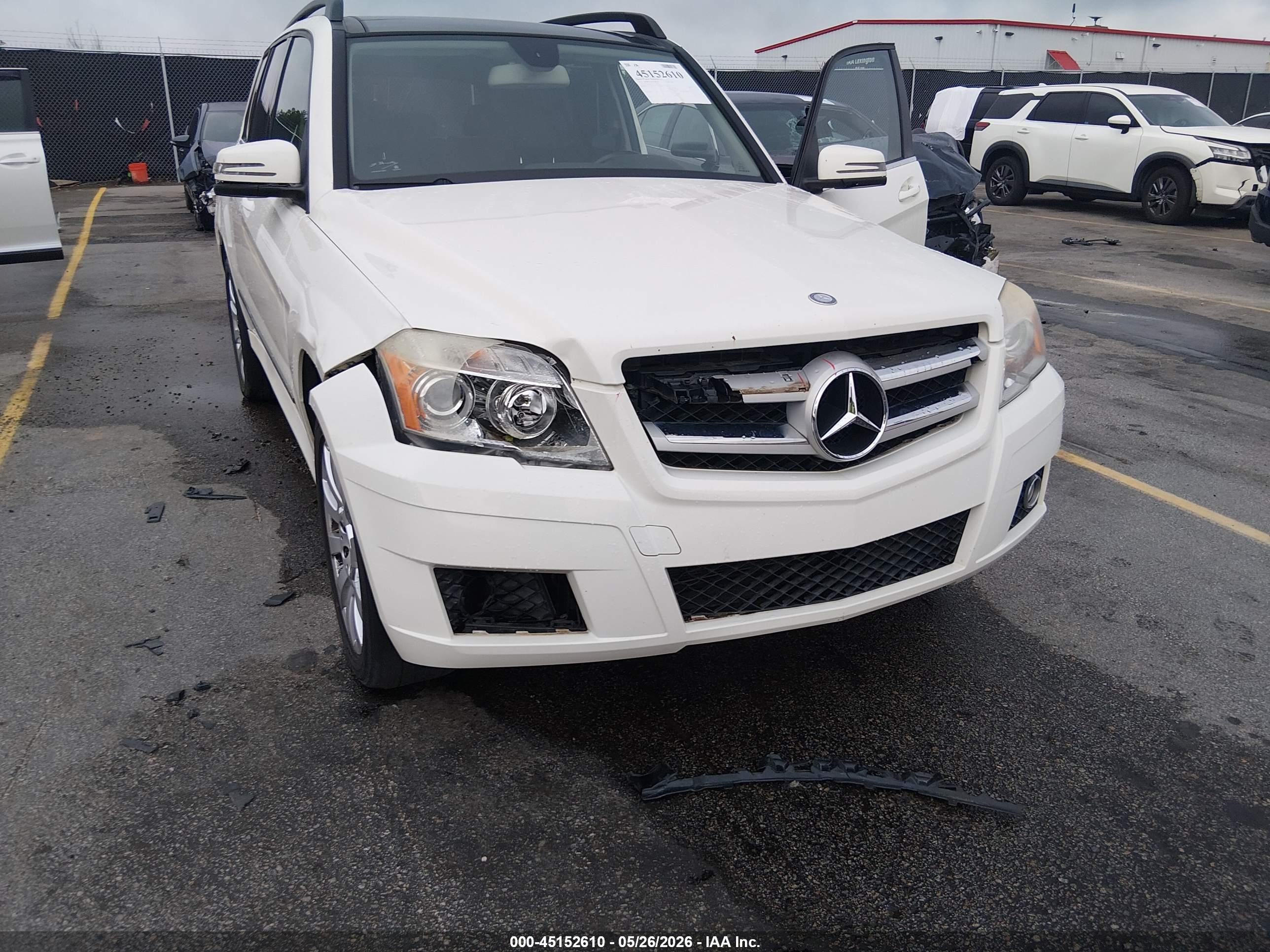 2012 Mercedes-benz Glk 350   White vin: WDCGG5GB4CF737891