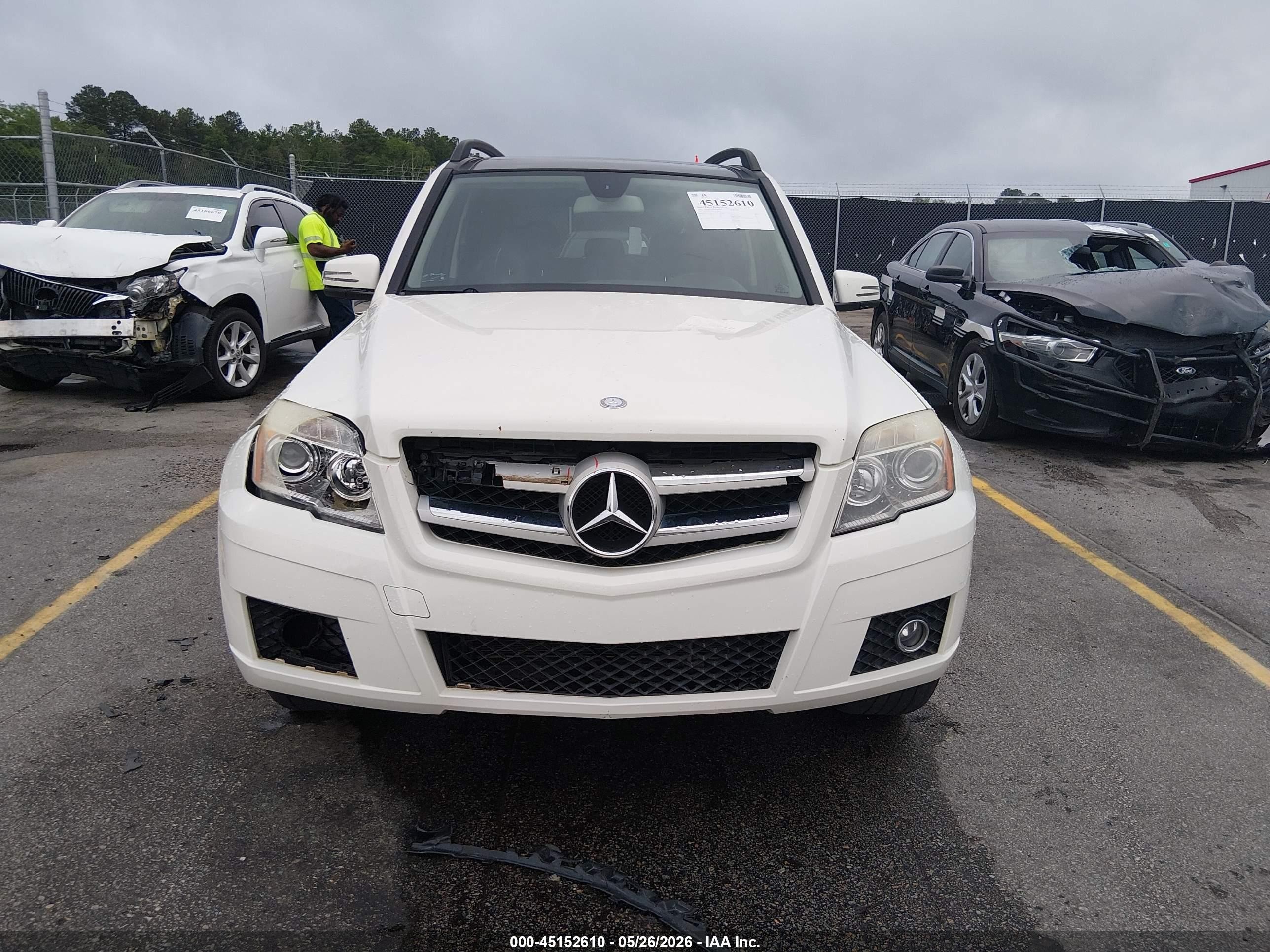 2012 Mercedes-benz Glk 350   White vin: WDCGG5GB4CF737891