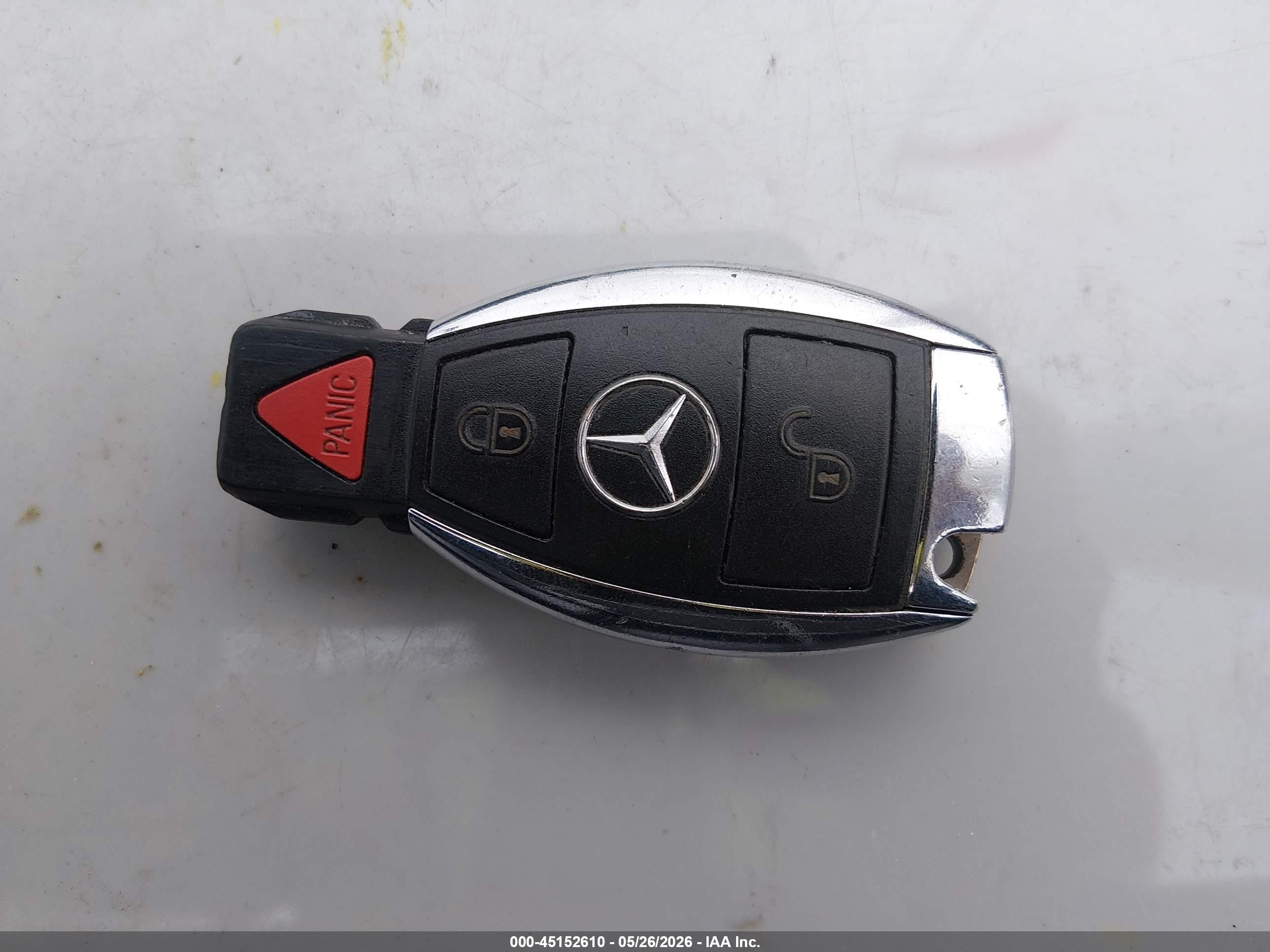 2012 Mercedes-benz Glk 350   White vin: WDCGG5GB4CF737891