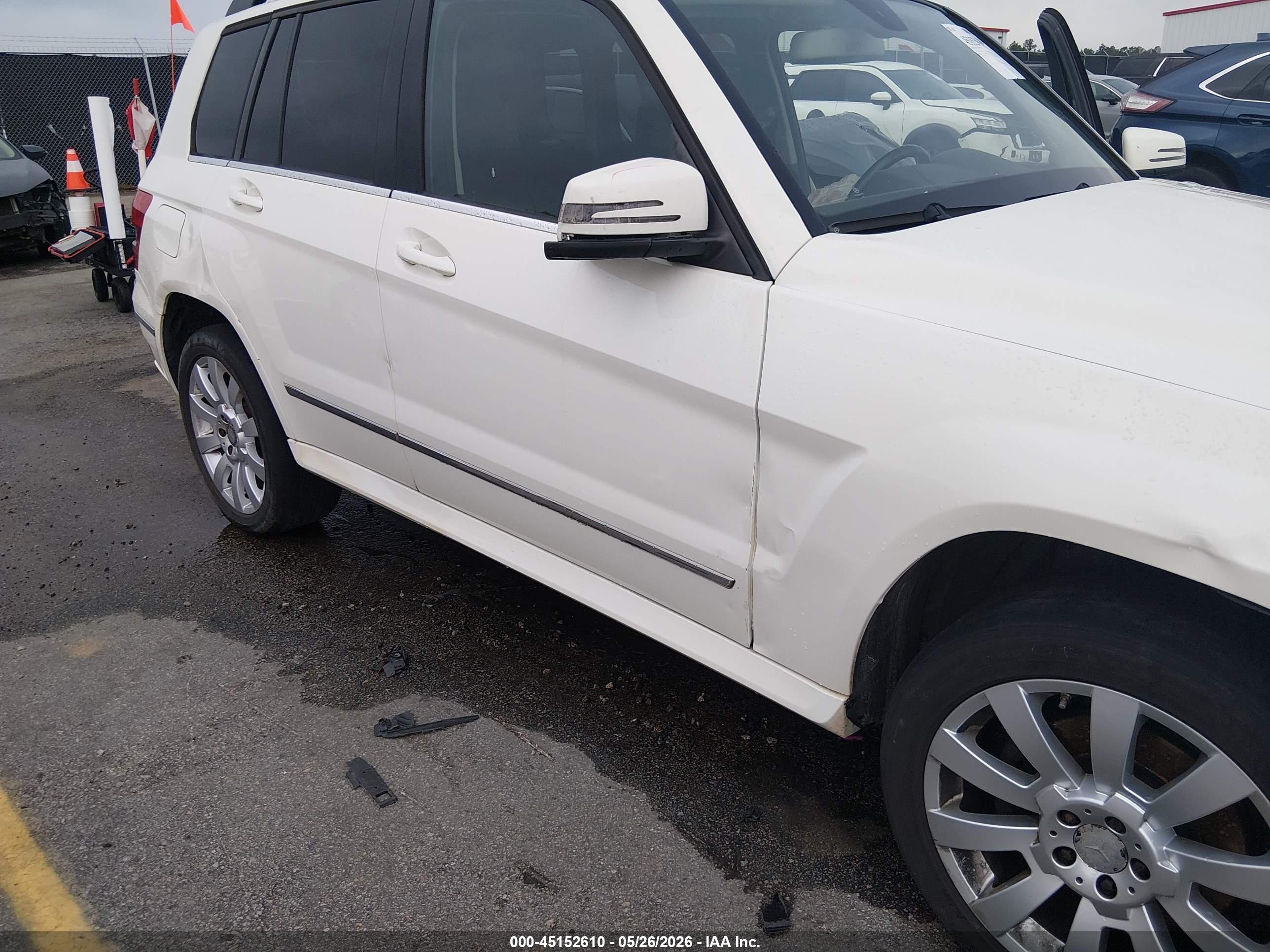 2012 Mercedes-benz Glk 350   White vin: WDCGG5GB4CF737891