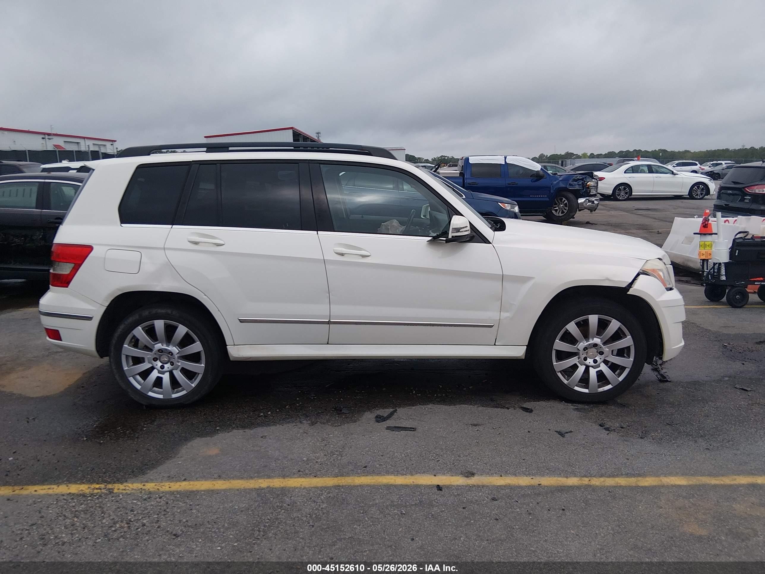 2012 Mercedes-benz Glk 350   White vin: WDCGG5GB4CF737891