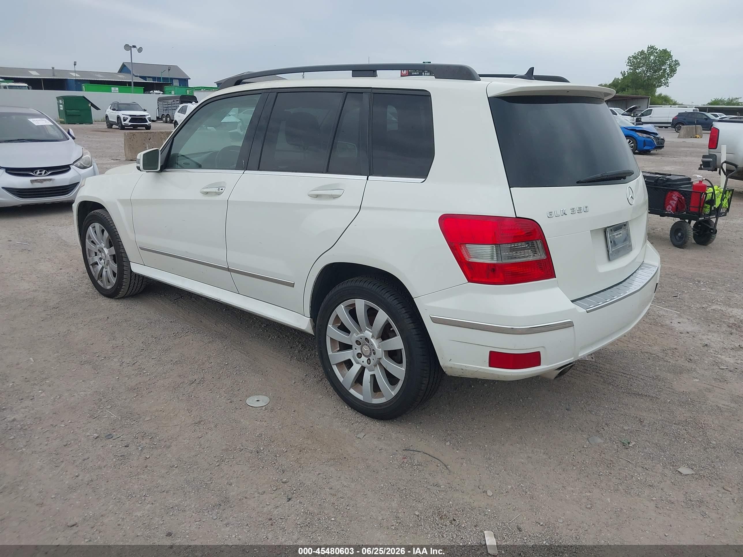 2012 Mercedes-benz Glk 350   White vin: WDCGG5GB4CF930249