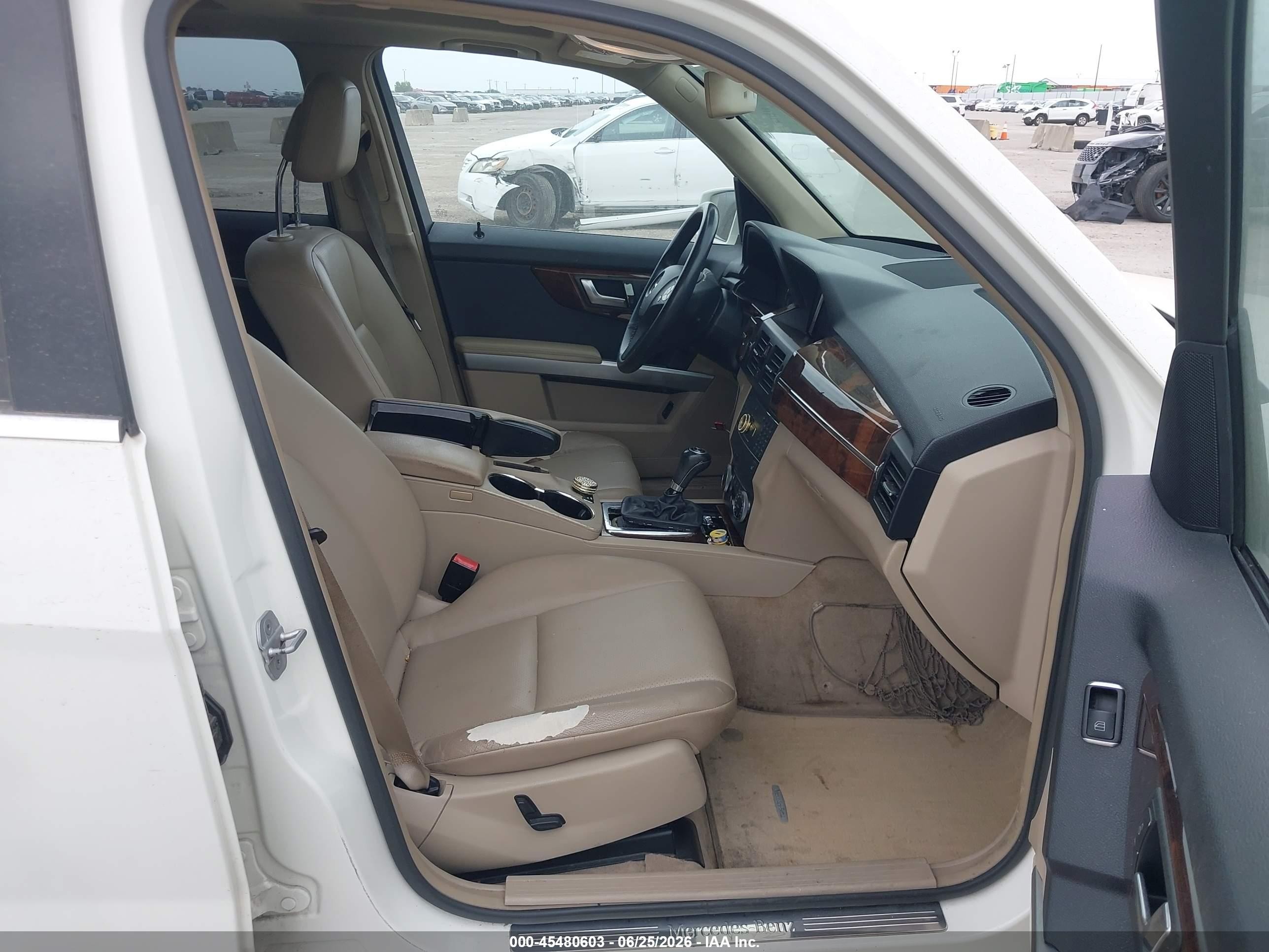 2012 Mercedes-benz Glk 350   White vin: WDCGG5GB4CF930249