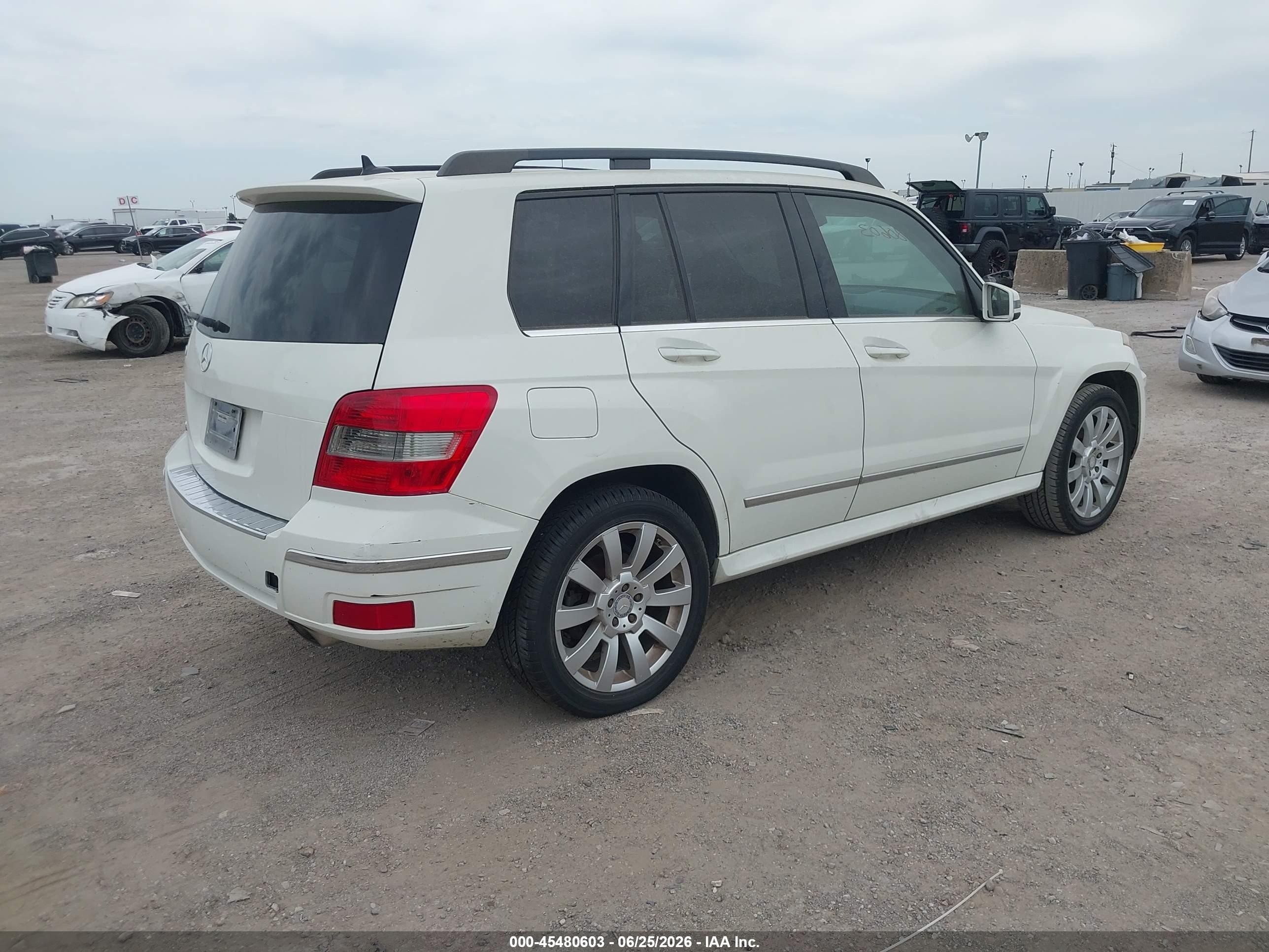 2012 Mercedes-benz Glk 350   White vin: WDCGG5GB4CF930249