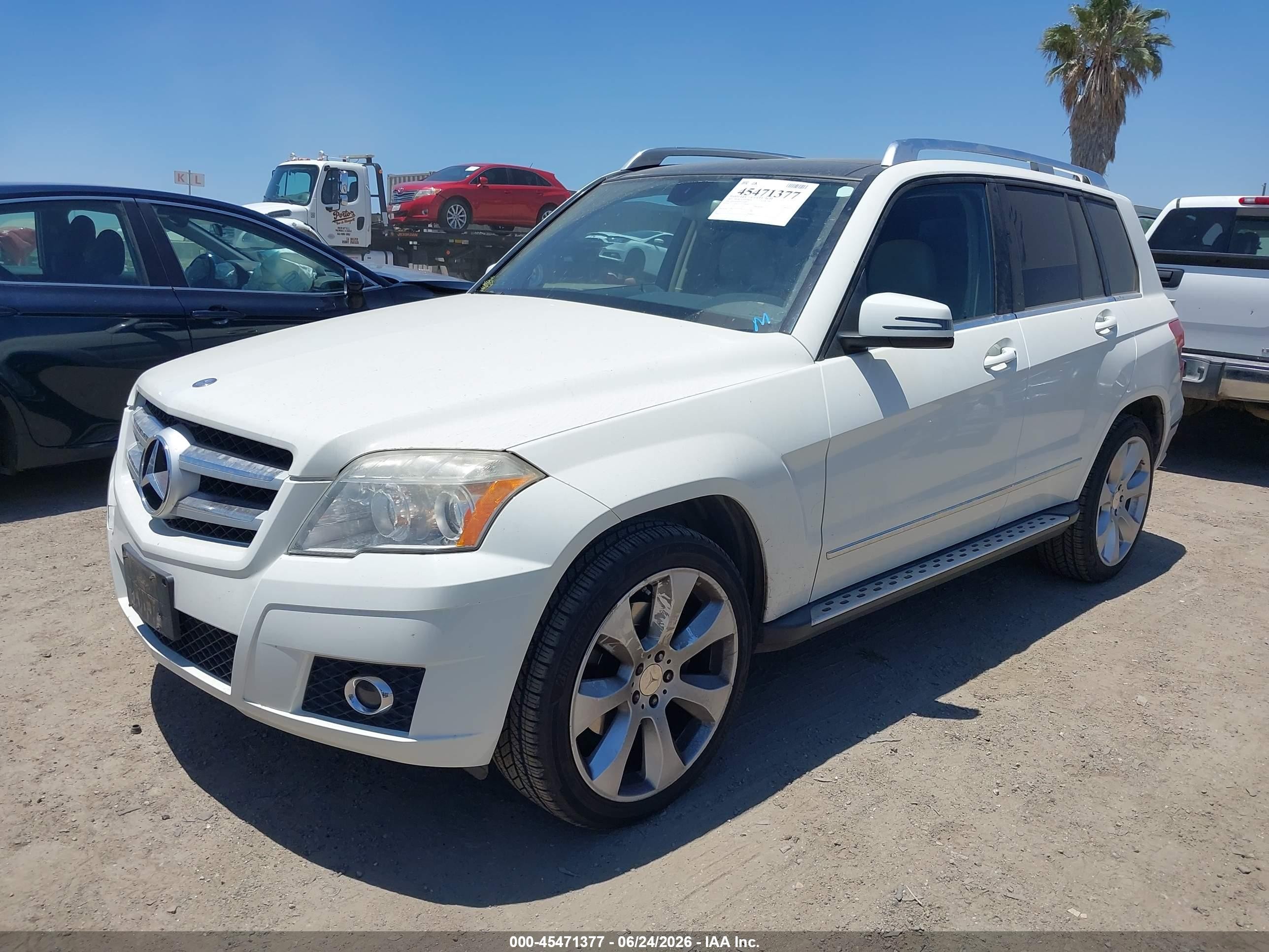 2010 Mercedes-benz Glk 350   White vin: WDCGG5GB5AF334497