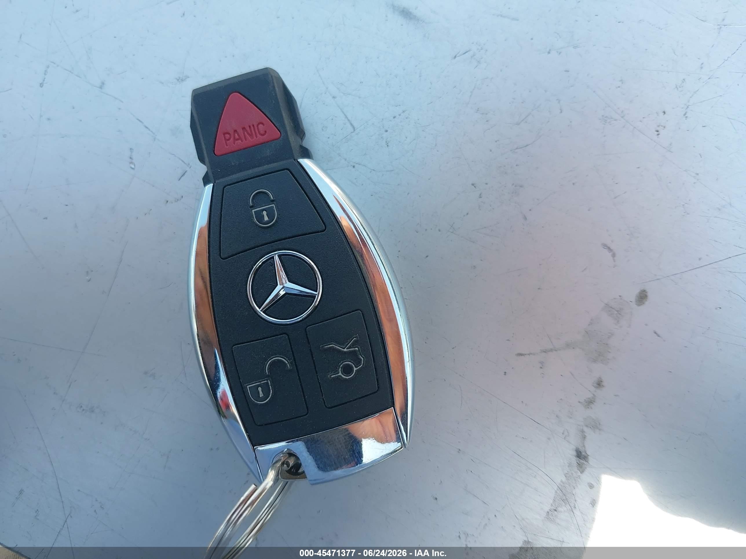 2010 Mercedes-benz Glk 350   White vin: WDCGG5GB5AF334497