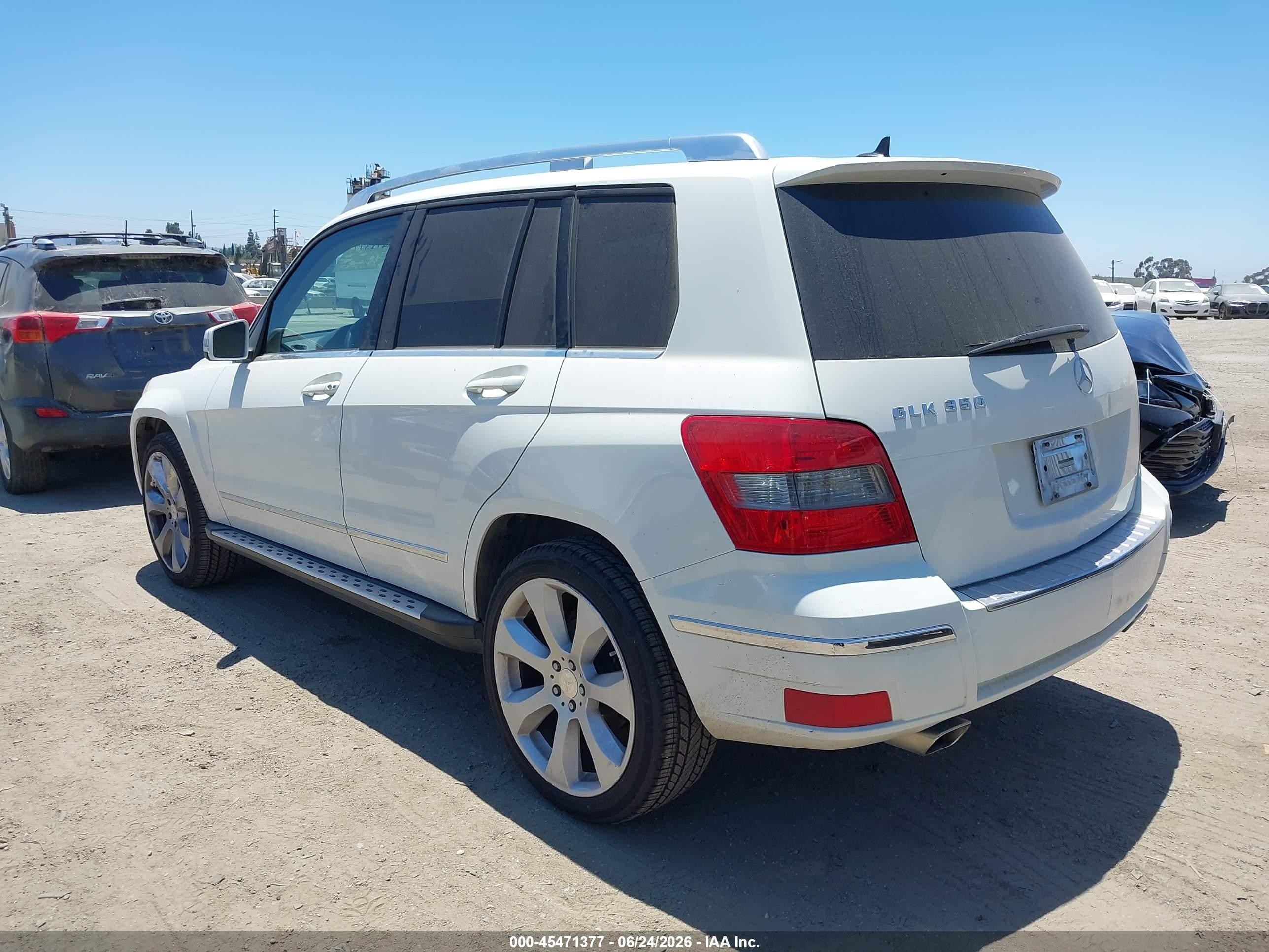 2010 Mercedes-benz Glk 350   White vin: WDCGG5GB5AF334497