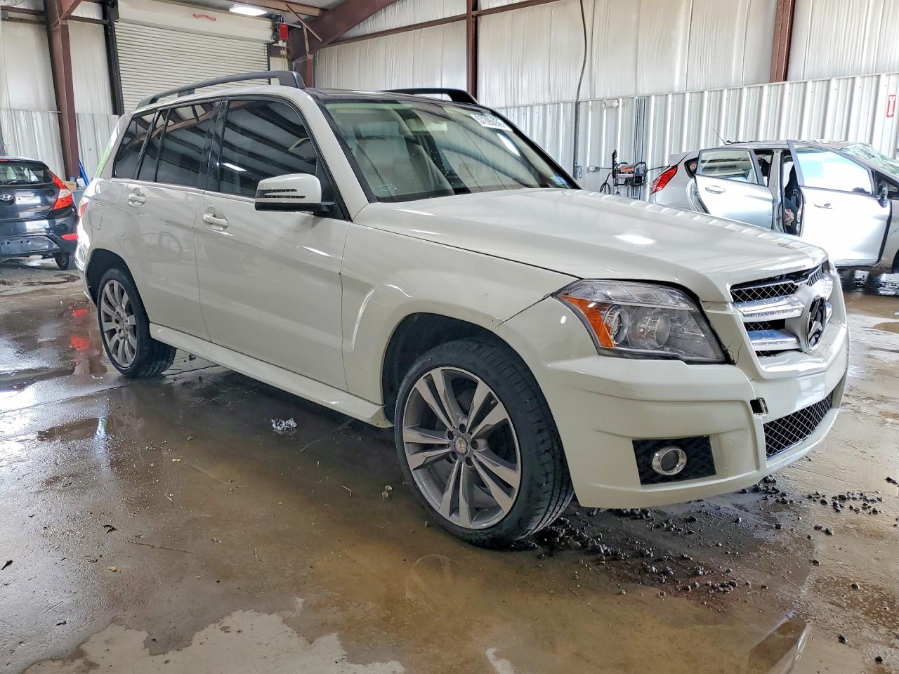 2010 Mercedes-benz Glk 350 White vin: WDCGG5GB5AF504115