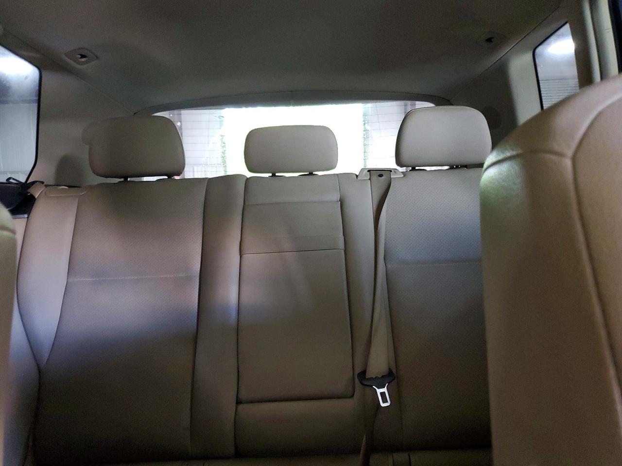 2010 Mercedes-benz Glk 350 White vin: WDCGG5GB5AF504115