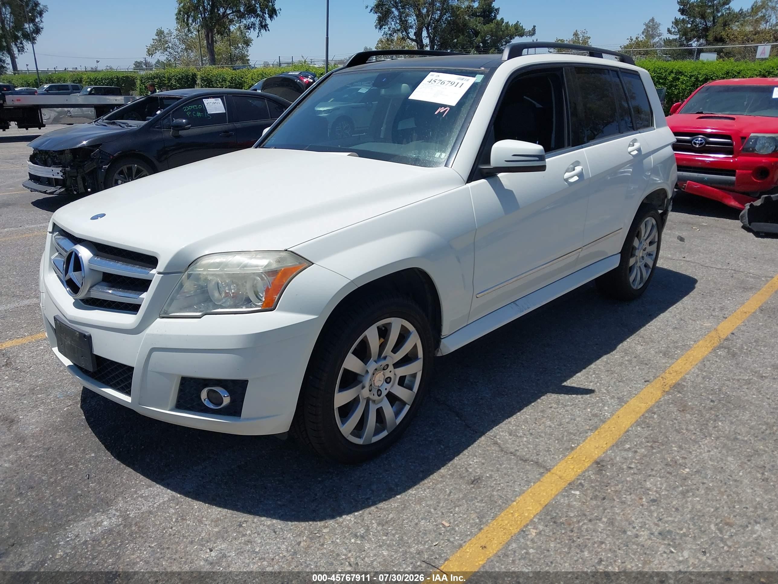2010 Mercedes-benz Glk 350   White vin: WDCGG5GB6AF376886