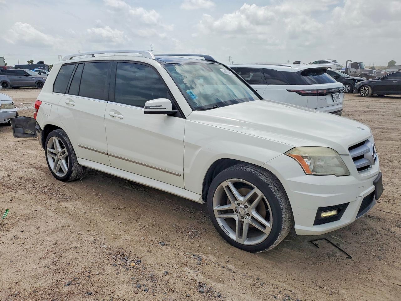 2011 Mercedes-benz Glk 350 White vin: WDCGG5GB6BF617847
