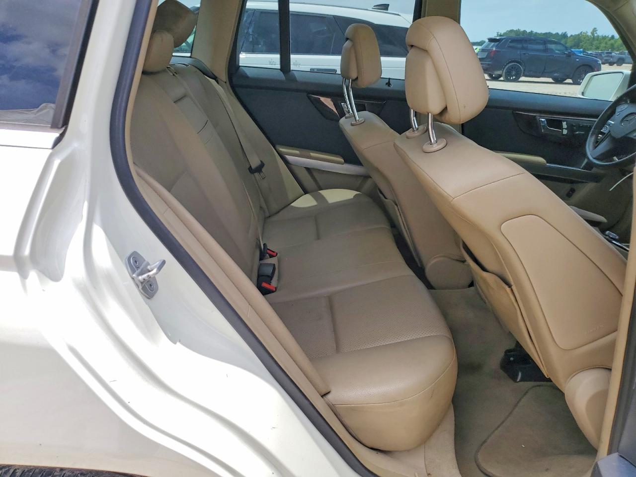 2011 Mercedes-benz Glk 350 White vin: WDCGG5GB6BF617847