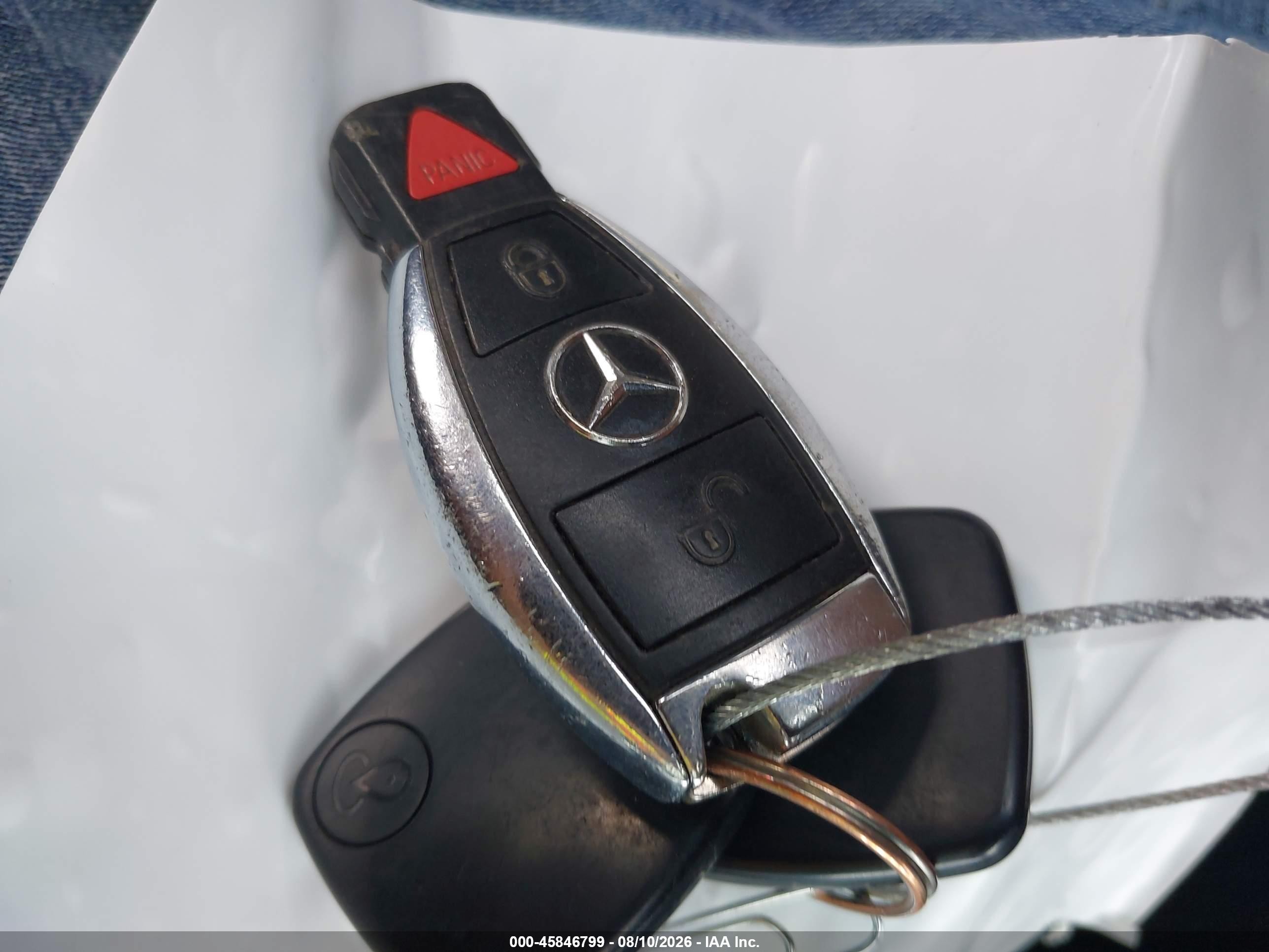 2012 Mercedes-benz Glk 350   White vin: WDCGG5GB6CF745491