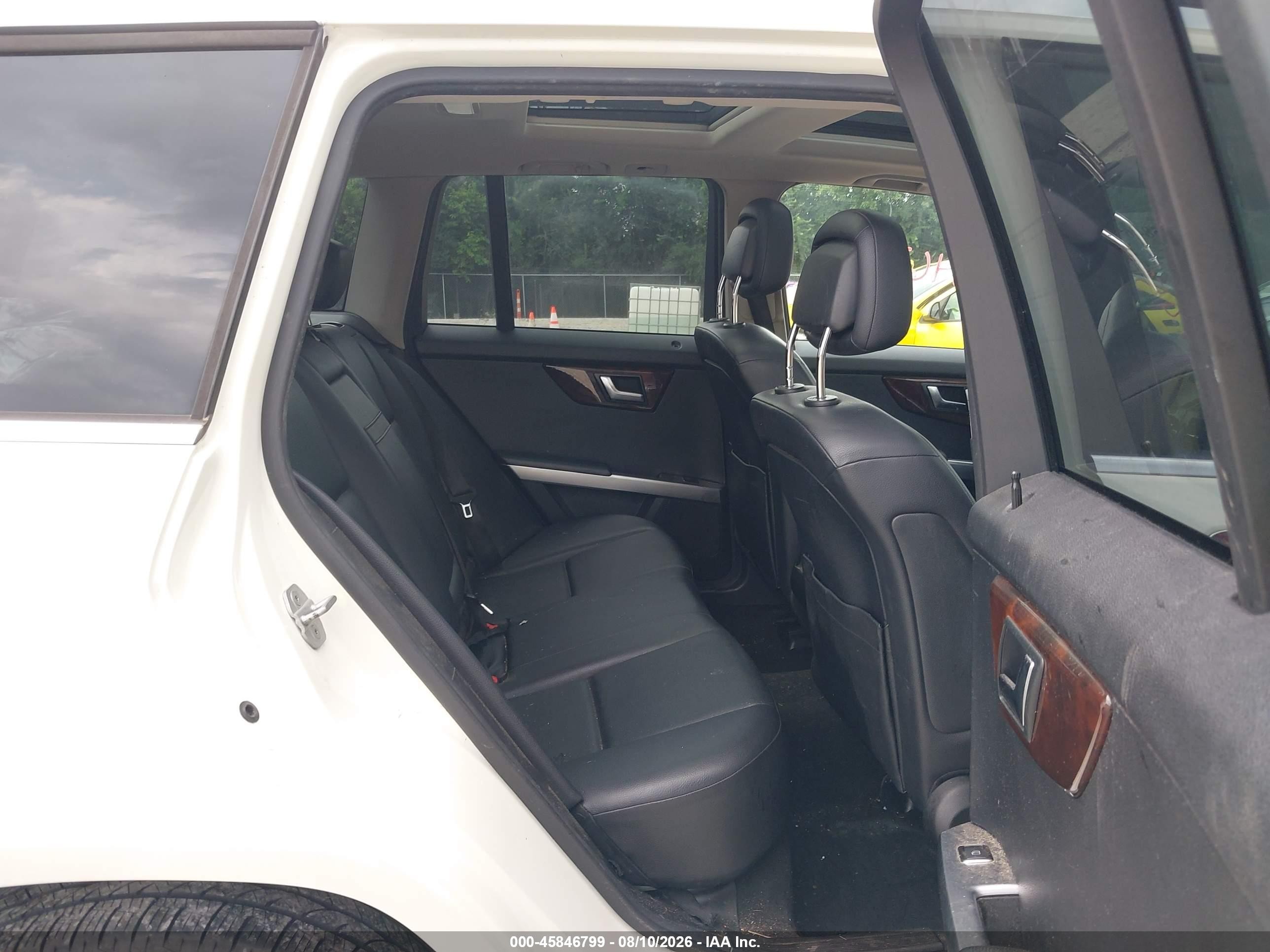 2012 Mercedes-benz Glk 350   White vin: WDCGG5GB6CF745491